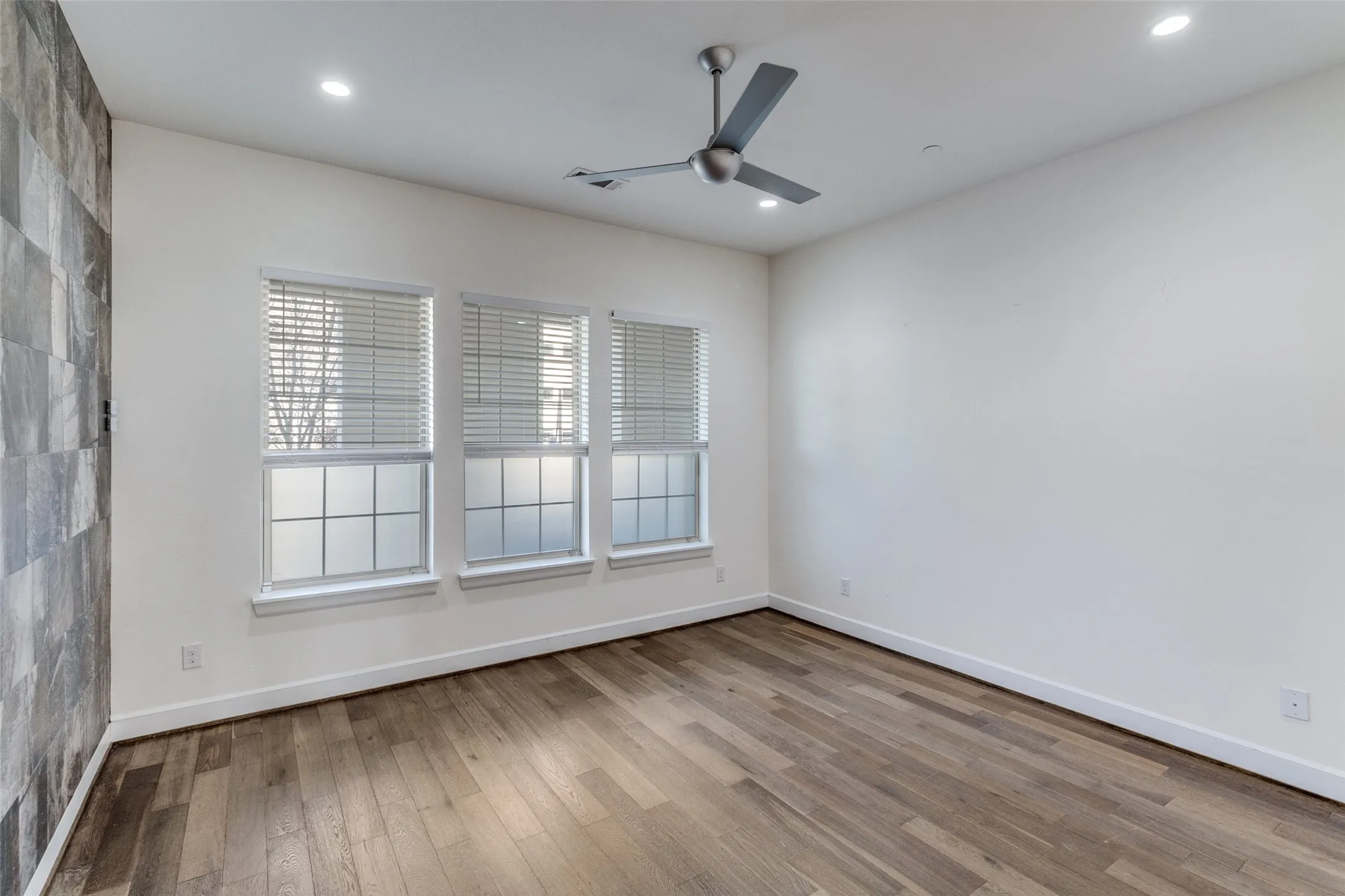 Condominium For Sale in Dallas County , 5015 Meridian Lane 1102, Addison, Texas 75001, 3 Bedroom, 3 Bathroom, 2 Garage spaces, 1,635 Sqft, built in 2016, mls#21197641, Real Estate Agent in Addison, Homes For Sale in Dallas county, Homes For Sale in Addison, Realtor in Addison Texas, Real Estate Brokerage Independent Realty Texas, Luminita Cordes Realtor