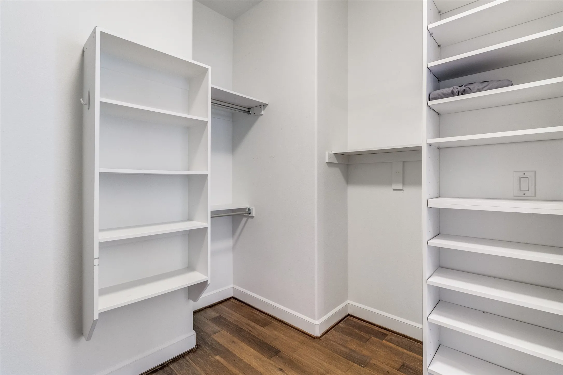 Condominium For Sale in Dallas County , 5015 Meridian Lane 1102, Addison, Texas 75001, 3 Bedroom, 3 Bathroom, 2 Garage spaces, 1,635 Sqft, built in 2016, mls#21197641, Real Estate Agent in Addison, Homes For Sale in Dallas county, Homes For Sale in Addison, Realtor in Addison Texas, Real Estate Brokerage Independent Realty Texas, Luminita Cordes Realtor