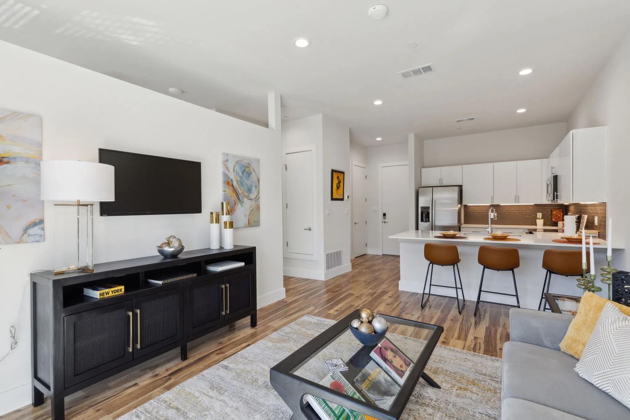 Apartment For Rent in Dallas County , 2990 Reagan Street, Dallas, Texas 75219, 1 Bedroom, 1 Bathroom, Garage spaces, 750 Sqft, built in 2025, New Construction - Complete, Price $1,700, mls#21197597, Real Estate Agent in Dallas, Homes For Rent in Dallas county, Homes For Rent in Dallas, Realtor in Dallas Texas, Real Estate Brokerage Independent Realty Texas, Luminita Cordes Realtor