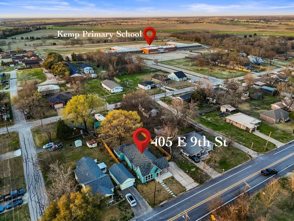 Single Family Residence For Sale in Kaufman County , 405 E 9th Street, Kemp, Texas 75143, 4 Bedroom, 3 Bathroom, Garage spaces, 2,580 Sqft, built in 1960, mls#21190218, Real Estate Agent in Kemp, Homes For Sale in Kaufman county, Homes For Sale in Kemp, Realtor in Kemp Texas, Real Estate Brokerage Independent Realty Texas, Luminita Cordes Realtor
