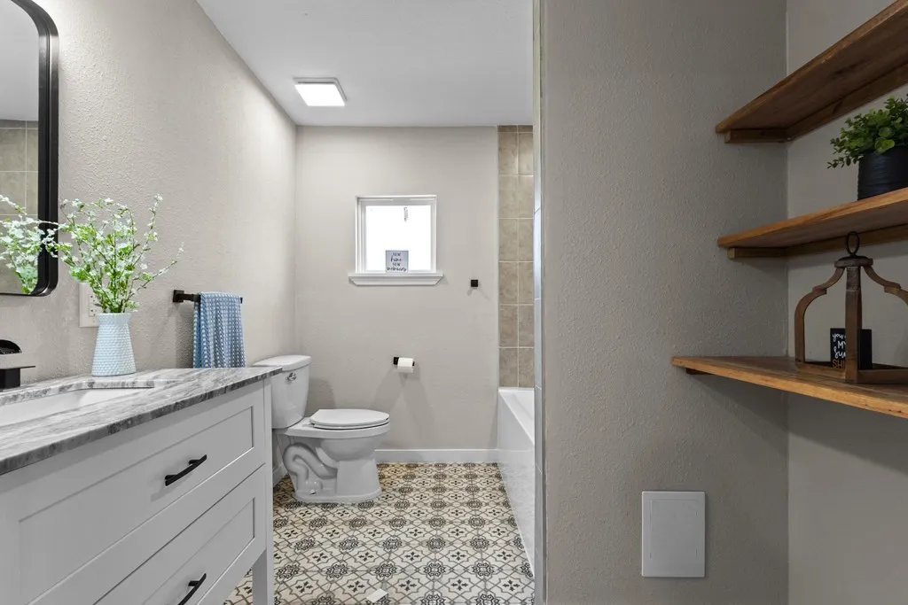 Single Family Residence For Sale in Kaufman County , 405 E 9th Street, Kemp, Texas 75143, 4 Bedroom, 3 Bathroom, Garage spaces, 2,580 Sqft, built in 1960, mls#21190218, Real Estate Agent in Kemp, Homes For Sale in Kaufman county, Homes For Sale in Kemp, Realtor in Kemp Texas, Real Estate Brokerage Independent Realty Texas, Luminita Cordes Realtor