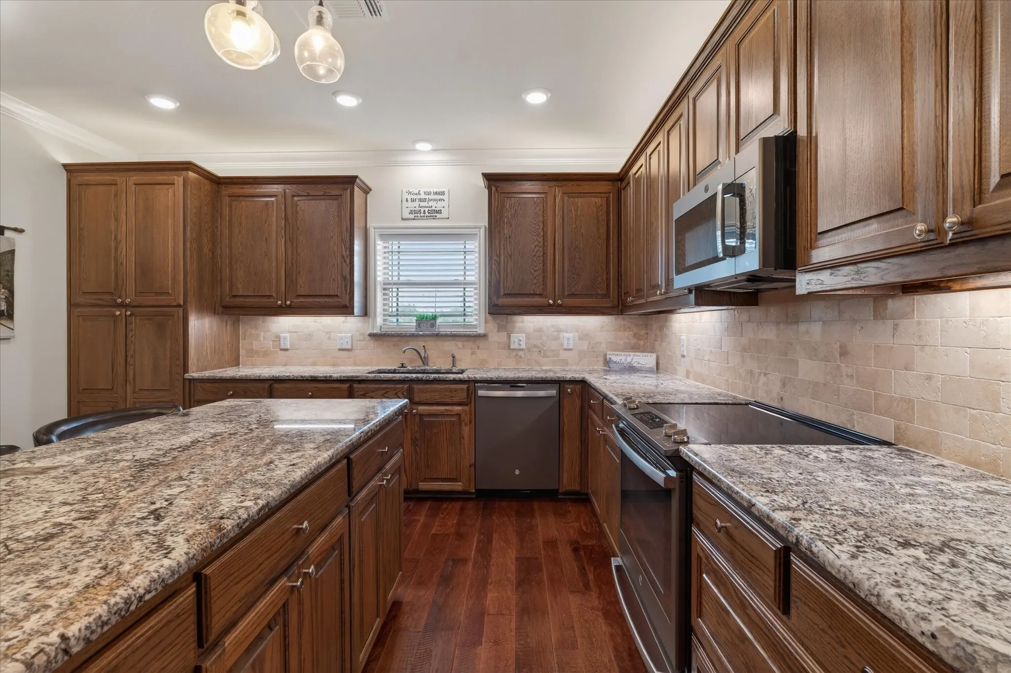 Single Family Residence For Sale in Grayson County , 790 Bones Chapel Road, Whitesboro, Texas 76273, 5 Bedroom, 5 Bathroom, 2 Garage spaces, 7,483 Sqft, built in 2023, Preowned, mls#21196520, Real Estate Agent in Whitesboro, Homes For Sale in Grayson county, Homes For Sale in Whitesboro, Realtor in Whitesboro Texas, Real Estate Brokerage Independent Realty Texas, Luminita Cordes Realtor