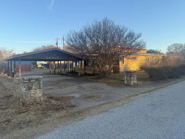 Single Family Residence For Sale in Hood County , 808 Flamingo Road, Granbury, Texas 76049, 2 Bedroom, 2 Bathroom, 1 Garage spaces, 1,997 Sqft, built in 1985, Price $134,500, mls#21197733, Real Estate Agent in Granbury, Homes For Sale in Hood county, Homes For Sale in Granbury, Realtor in Granbury Texas, Real Estate Brokerage Independent Realty Texas, Luminita Cordes Realtor