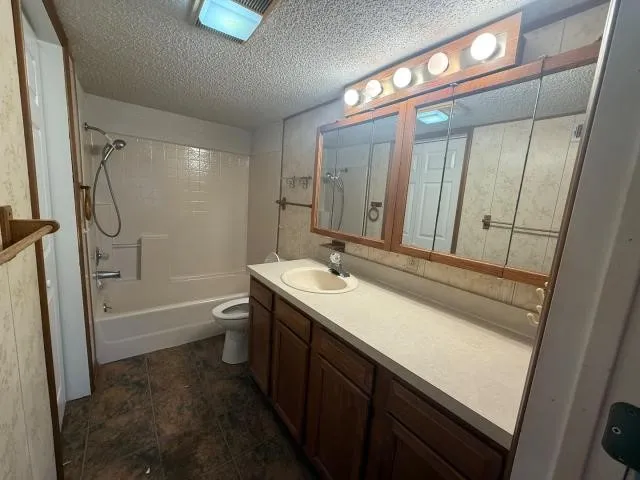 Single Family Residence For Sale in Hood County , 808 Flamingo Road, Granbury, Texas 76049, 2 Bedroom, 2 Bathroom, 1 Garage spaces, 1,997 Sqft, built in 1985, Price $134,500, mls#21197733, Real Estate Agent in Granbury, Homes For Sale in Hood county, Homes For Sale in Granbury, Realtor in Granbury Texas, Real Estate Brokerage Independent Realty Texas, Luminita Cordes Realtor