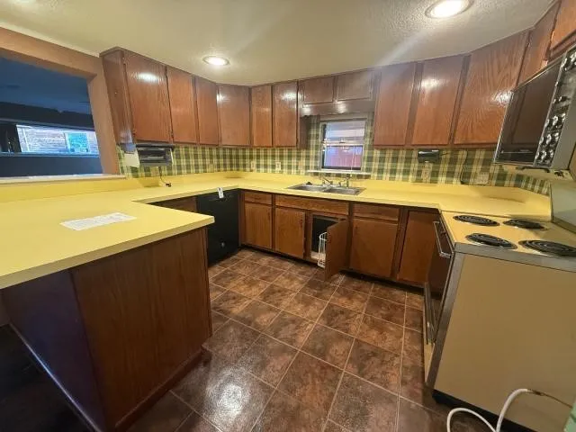 Single Family Residence For Sale in Hood County , 808 Flamingo Road, Granbury, Texas 76049, 2 Bedroom, 2 Bathroom, 1 Garage spaces, 1,997 Sqft, built in 1985, Price $134,500, mls#21197733, Real Estate Agent in Granbury, Homes For Sale in Hood county, Homes For Sale in Granbury, Realtor in Granbury Texas, Real Estate Brokerage Independent Realty Texas, Luminita Cordes Realtor