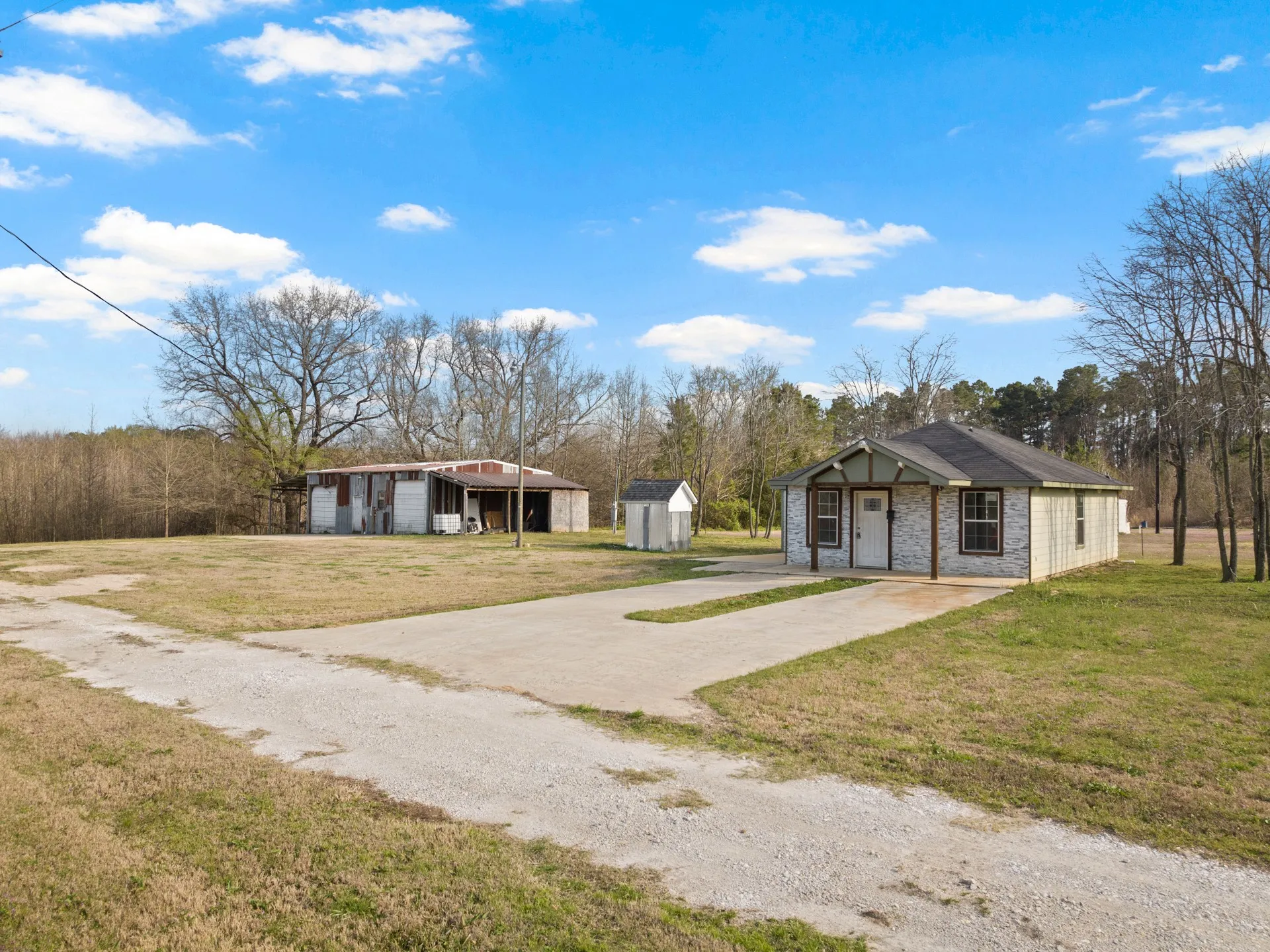 Single Family Residence For Sale in Titus County , 338 N County Road 3010, Mt Pleasant, Texas 75455, 3 Bedrooms, 2 Bathrooms, Garage spaces, 994 Sqft, built in 2020, Price $276,000, mls#21197738, Real Estate Agent in Mt Pleasant, Homes For Sale in Titus county, Homes For Sale in Mt Pleasant, Realtor in Mt Pleasant Texas, Real Estate Brokerage Independent Realty Texas, Luminita Cordes Realtor