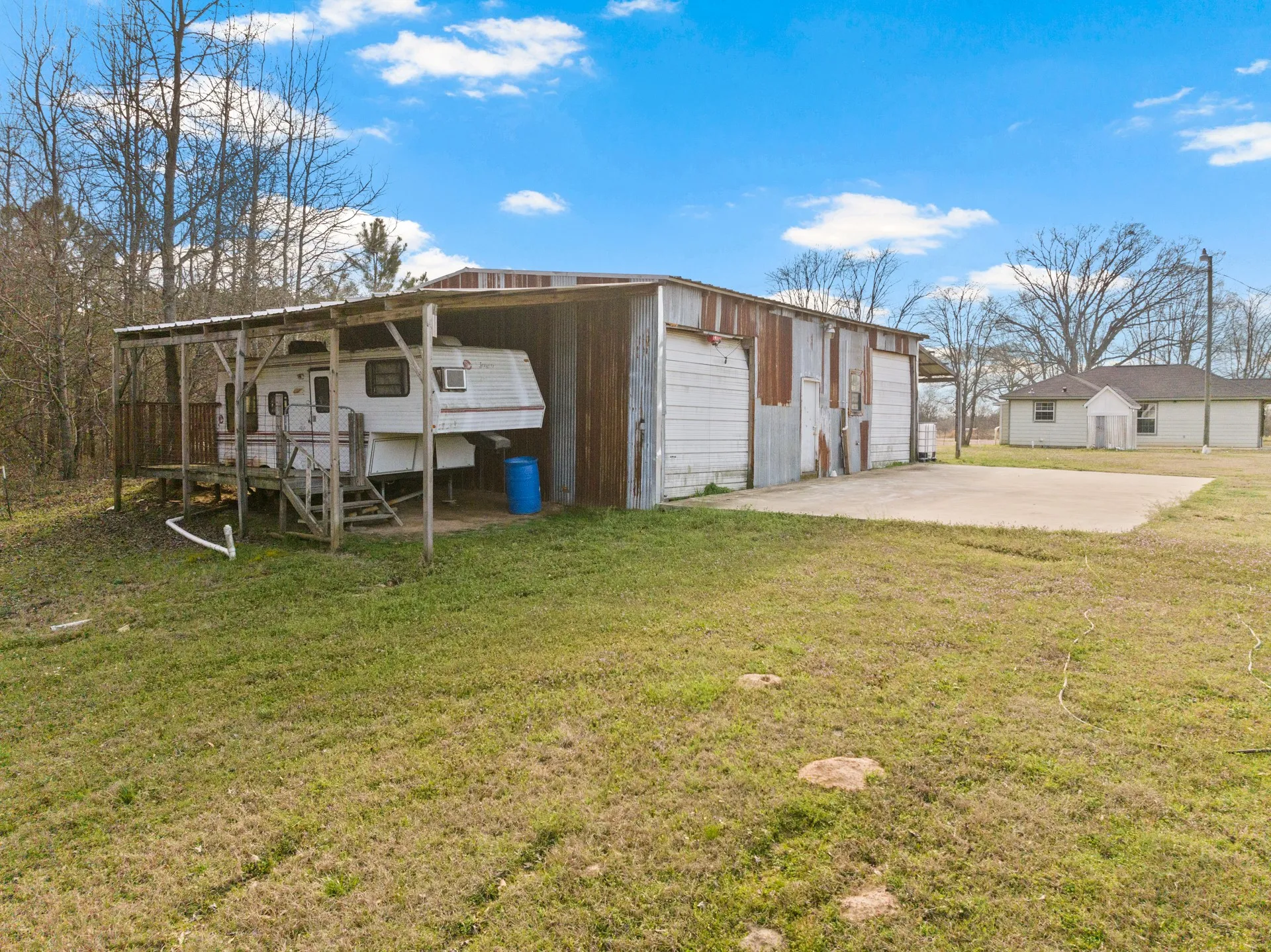 Single Family Residence For Sale in Titus County , 338 N County Road 3010, Mt Pleasant, Texas 75455, 3 Bedrooms, 2 Bathrooms, Garage spaces, 994 Sqft, built in 2020, Price $276,000, mls#21197738, Real Estate Agent in Mt Pleasant, Homes For Sale in Titus county, Homes For Sale in Mt Pleasant, Realtor in Mt Pleasant Texas, Real Estate Brokerage Independent Realty Texas, Luminita Cordes Realtor