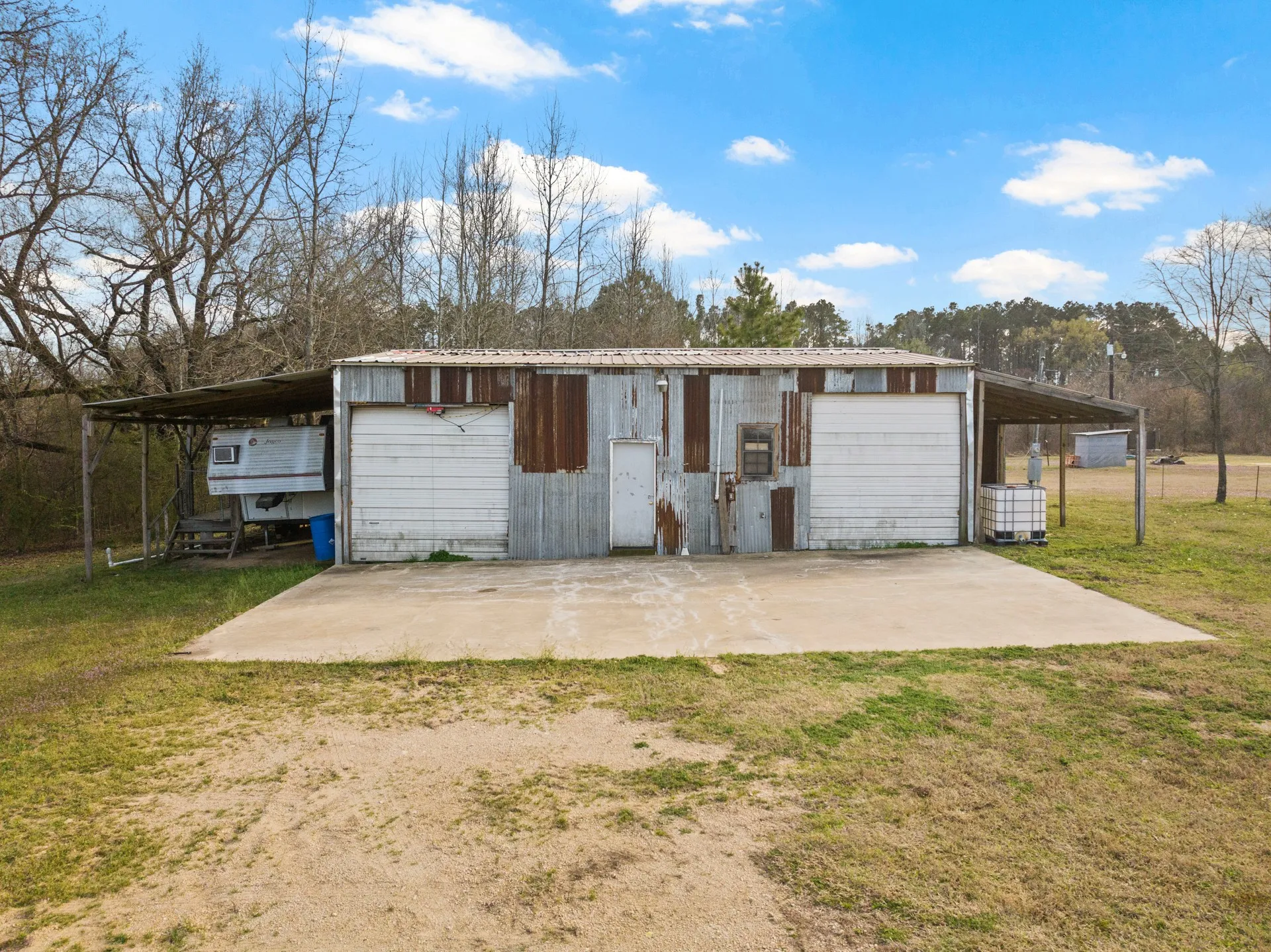 Single Family Residence For Sale in Titus County , 338 N County Road 3010, Mt Pleasant, Texas 75455, 3 Bedrooms, 2 Bathrooms, Garage spaces, 994 Sqft, built in 2020, Price $276,000, mls#21197738, Real Estate Agent in Mt Pleasant, Homes For Sale in Titus county, Homes For Sale in Mt Pleasant, Realtor in Mt Pleasant Texas, Real Estate Brokerage Independent Realty Texas, Luminita Cordes Realtor