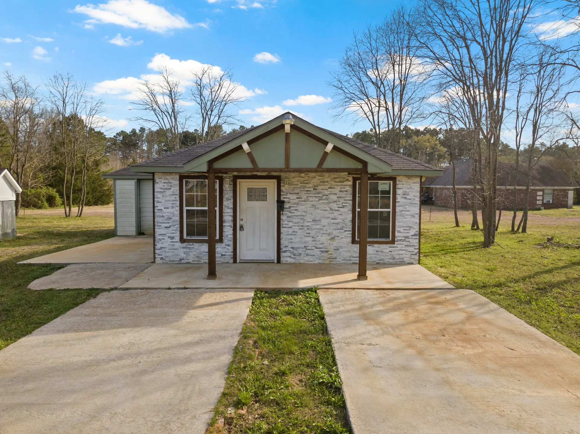 Single Family Residence For Sale in Titus County , 338 N County Road 3010, Mt Pleasant, Texas 75455, 3 Bedrooms, 2 Bathrooms, Garage spaces, 994 Sqft, built in 2020, Price $276,000, mls#21197738, Real Estate Agent in Mt Pleasant, Homes For Sale in Titus county, Homes For Sale in Mt Pleasant, Realtor in Mt Pleasant Texas, Real Estate Brokerage Independent Realty Texas, Luminita Cordes Realtor