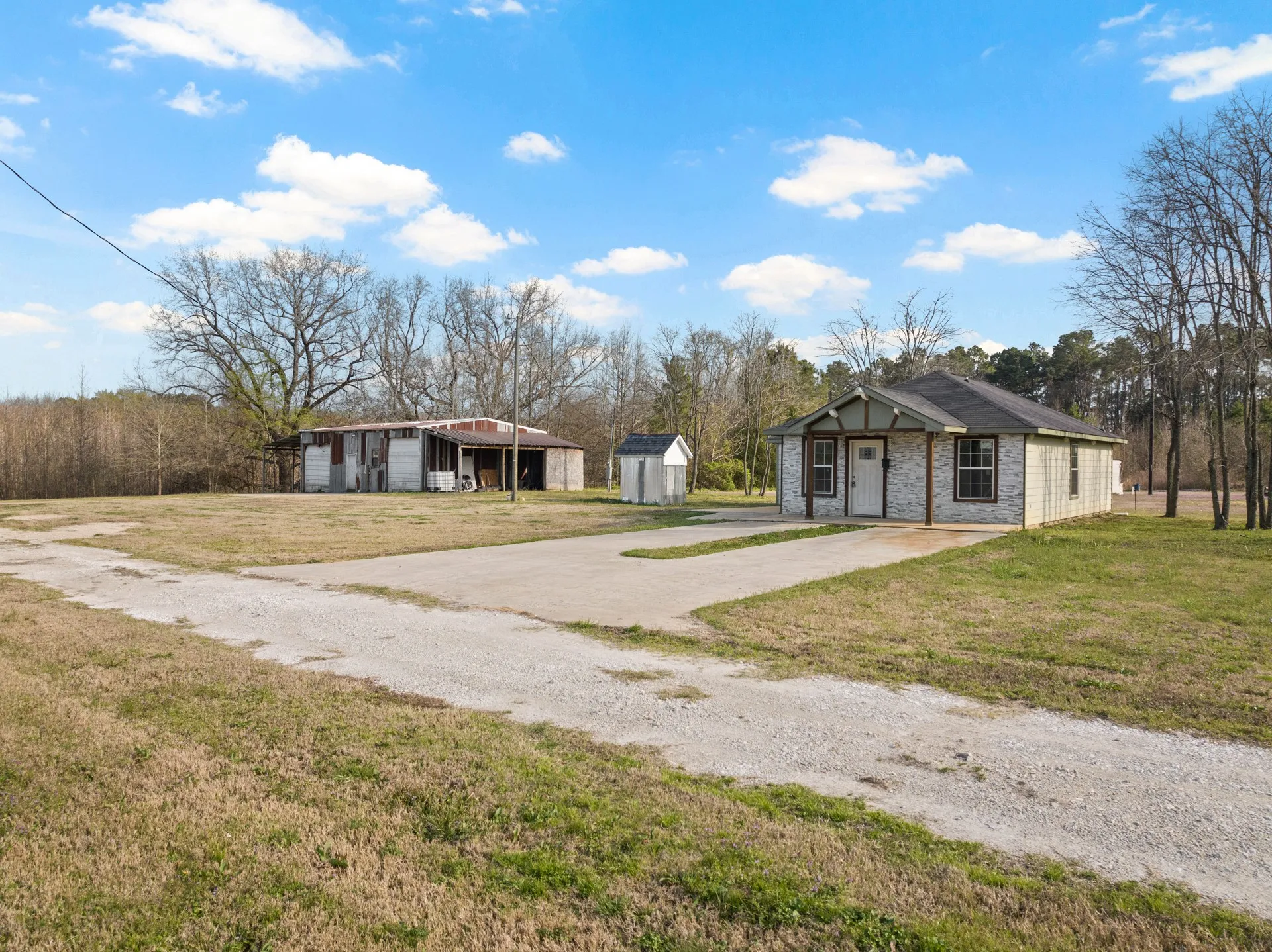 Single Family Residence For Sale in Titus County , 338 N County Road 3010, Mt Pleasant, Texas 75455, 3 Bedrooms, 2 Bathrooms, Garage spaces, 994 Sqft, built in 2020, Price $276,000, mls#21197738, Real Estate Agent in Mt Pleasant, Homes For Sale in Titus county, Homes For Sale in Mt Pleasant, Realtor in Mt Pleasant Texas, Real Estate Brokerage Independent Realty Texas, Luminita Cordes Realtor