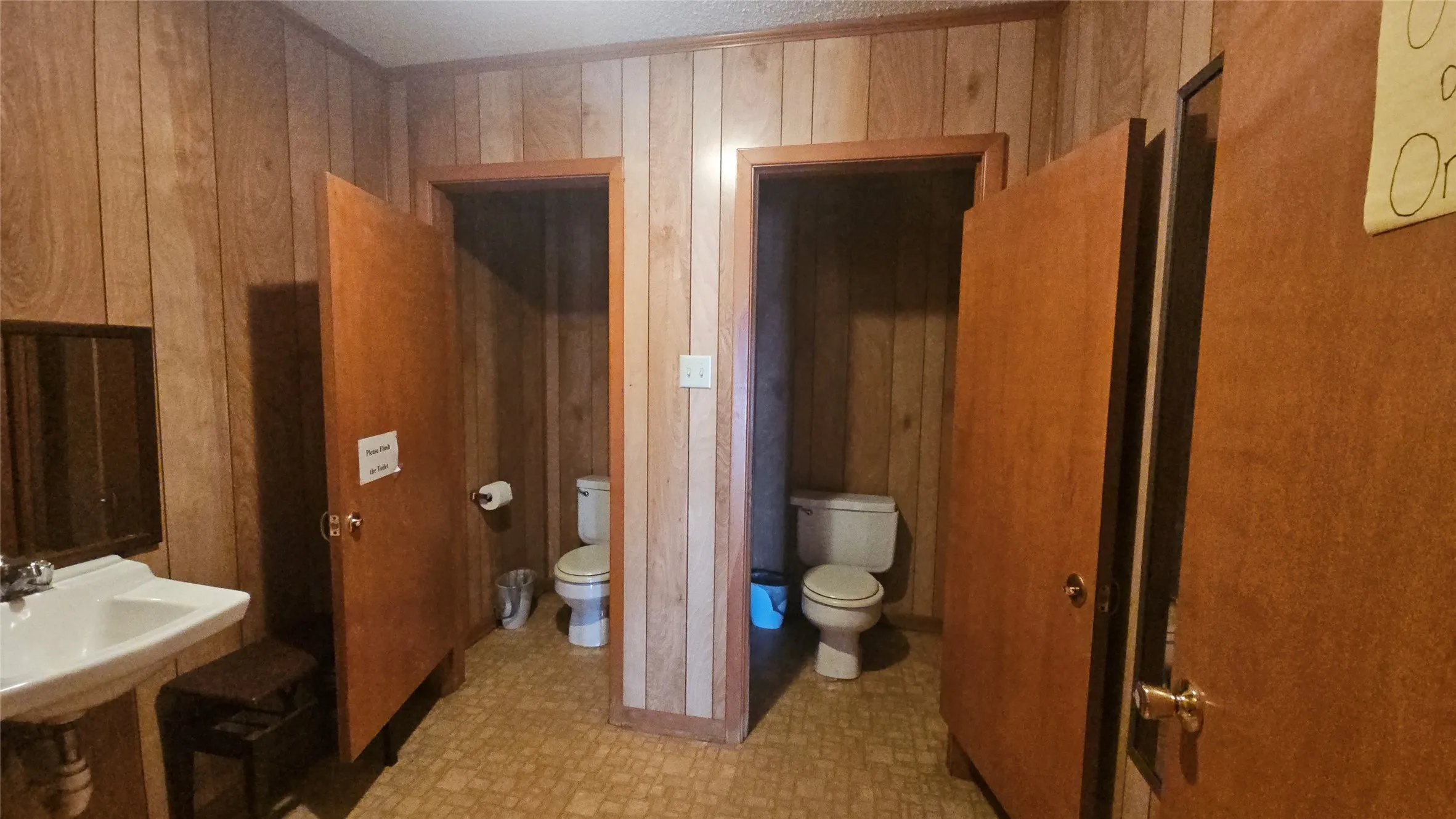 Business For Sale in Henderson County , 1215 W Cedar Creek Parkway, Kemp, Texas 75143, 0, 0, Garage spaces, 0 Sqft, built in 1995, Preowned, Price $270,000, mls#21197759, Real Estate Agent in Kemp, Homes For Sale in Henderson county, Homes For Sale in Kemp, Realtor in Kemp Texas, Real Estate Brokerage Independent Realty Texas, Luminita Cordes Realtor