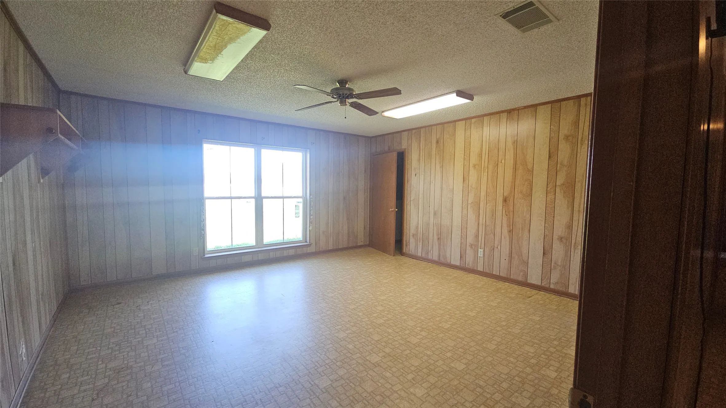 Business For Sale in Henderson County , 1215 W Cedar Creek Parkway, Kemp, Texas 75143, 0, 0, Garage spaces, 0 Sqft, built in 1995, Preowned, Price $270,000, mls#21197759, Real Estate Agent in Kemp, Homes For Sale in Henderson county, Homes For Sale in Kemp, Realtor in Kemp Texas, Real Estate Brokerage Independent Realty Texas, Luminita Cordes Realtor