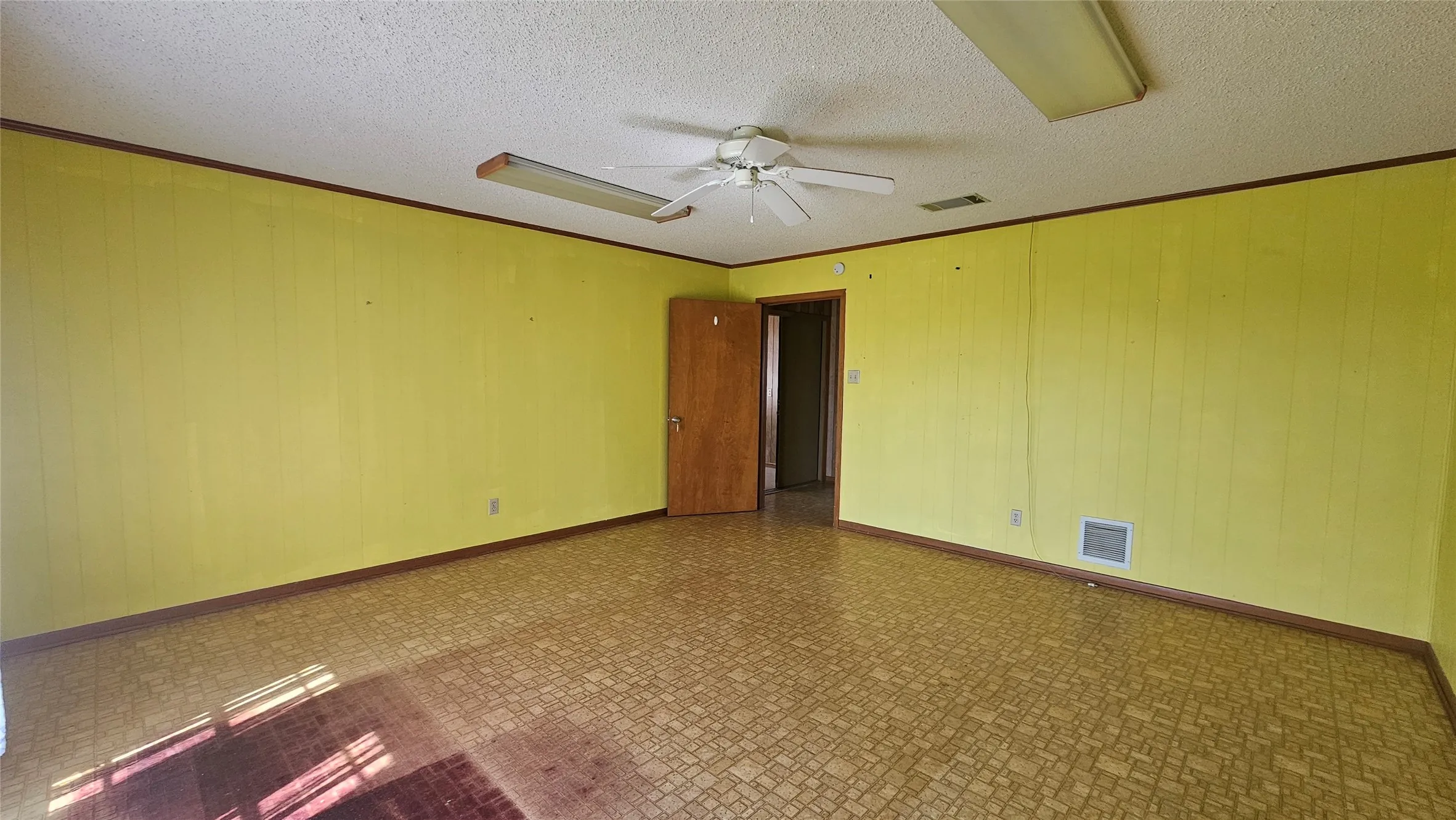 Business For Sale in Henderson County , 1215 W Cedar Creek Parkway, Kemp, Texas 75143, 0, 0, Garage spaces, 0 Sqft, built in 1995, Preowned, Price $270,000, mls#21197759, Real Estate Agent in Kemp, Homes For Sale in Henderson county, Homes For Sale in Kemp, Realtor in Kemp Texas, Real Estate Brokerage Independent Realty Texas, Luminita Cordes Realtor