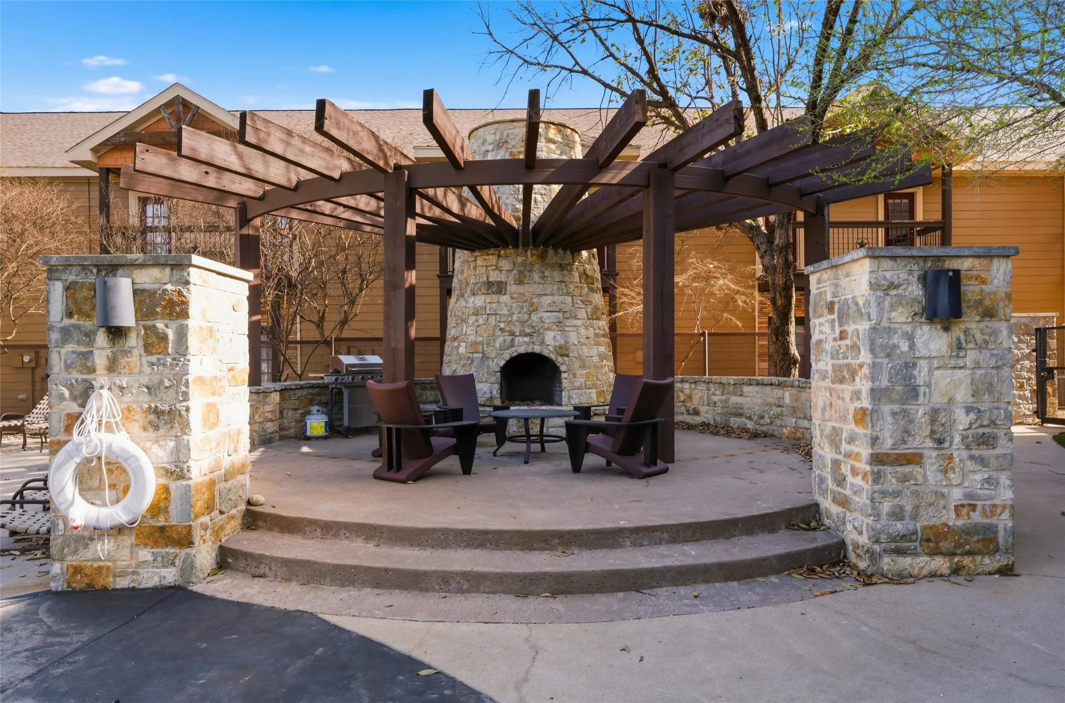 Condominium For Sale in Mc Lennan County , 2410 S 2nd Street 630, Waco, Texas 76706, 2 Bedroom, 3 Bathroom, 1 Garage spaces, 1,170 Sqft, built in 2006, mls#21196256, Real Estate Agent in Waco, Homes For Sale in Mc Lennan county, Homes For Sale in Waco, Realtor in Waco Texas, Real Estate Brokerage Independent Realty Texas, Luminita Cordes Realtor