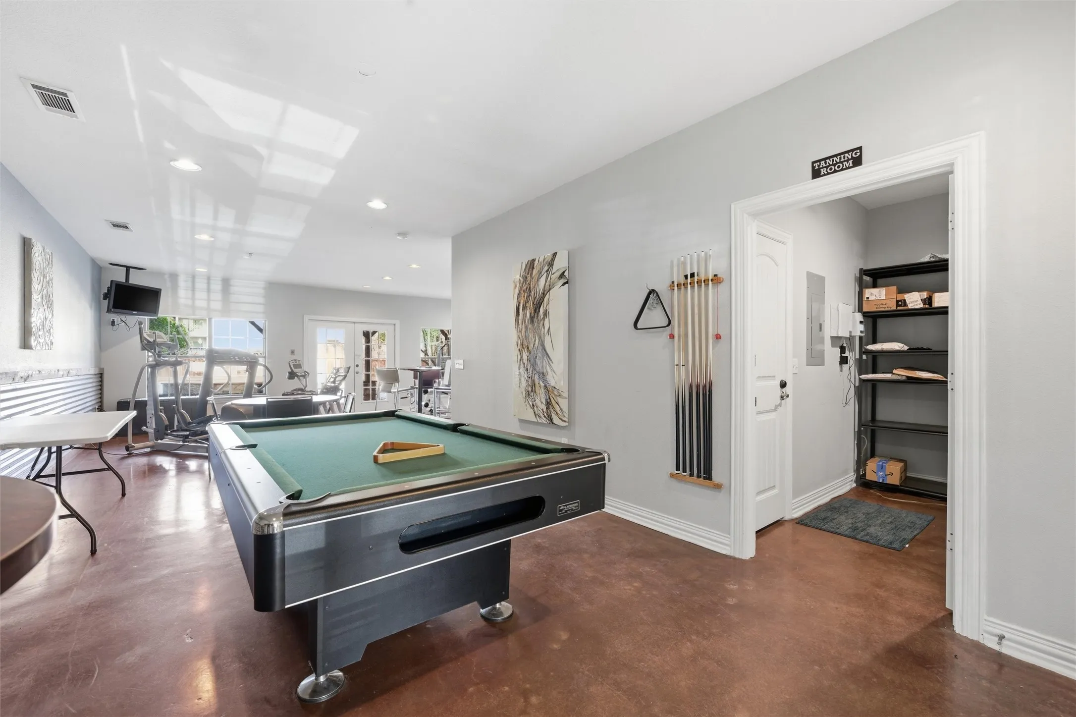Condominium For Sale in Mc Lennan County , 2410 S 2nd Street 630, Waco, Texas 76706, 2 Bedroom, 3 Bathroom, 1 Garage spaces, 1,170 Sqft, built in 2006, mls#21196256, Real Estate Agent in Waco, Homes For Sale in Mc Lennan county, Homes For Sale in Waco, Realtor in Waco Texas, Real Estate Brokerage Independent Realty Texas, Luminita Cordes Realtor