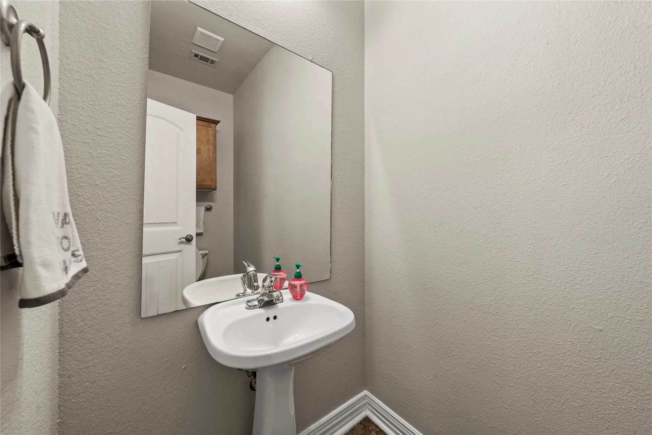 Condominium For Sale in Mc Lennan County , 2410 S 2nd Street 630, Waco, Texas 76706, 2 Bedroom, 3 Bathroom, 1 Garage spaces, 1,170 Sqft, built in 2006, mls#21196256, Real Estate Agent in Waco, Homes For Sale in Mc Lennan county, Homes For Sale in Waco, Realtor in Waco Texas, Real Estate Brokerage Independent Realty Texas, Luminita Cordes Realtor