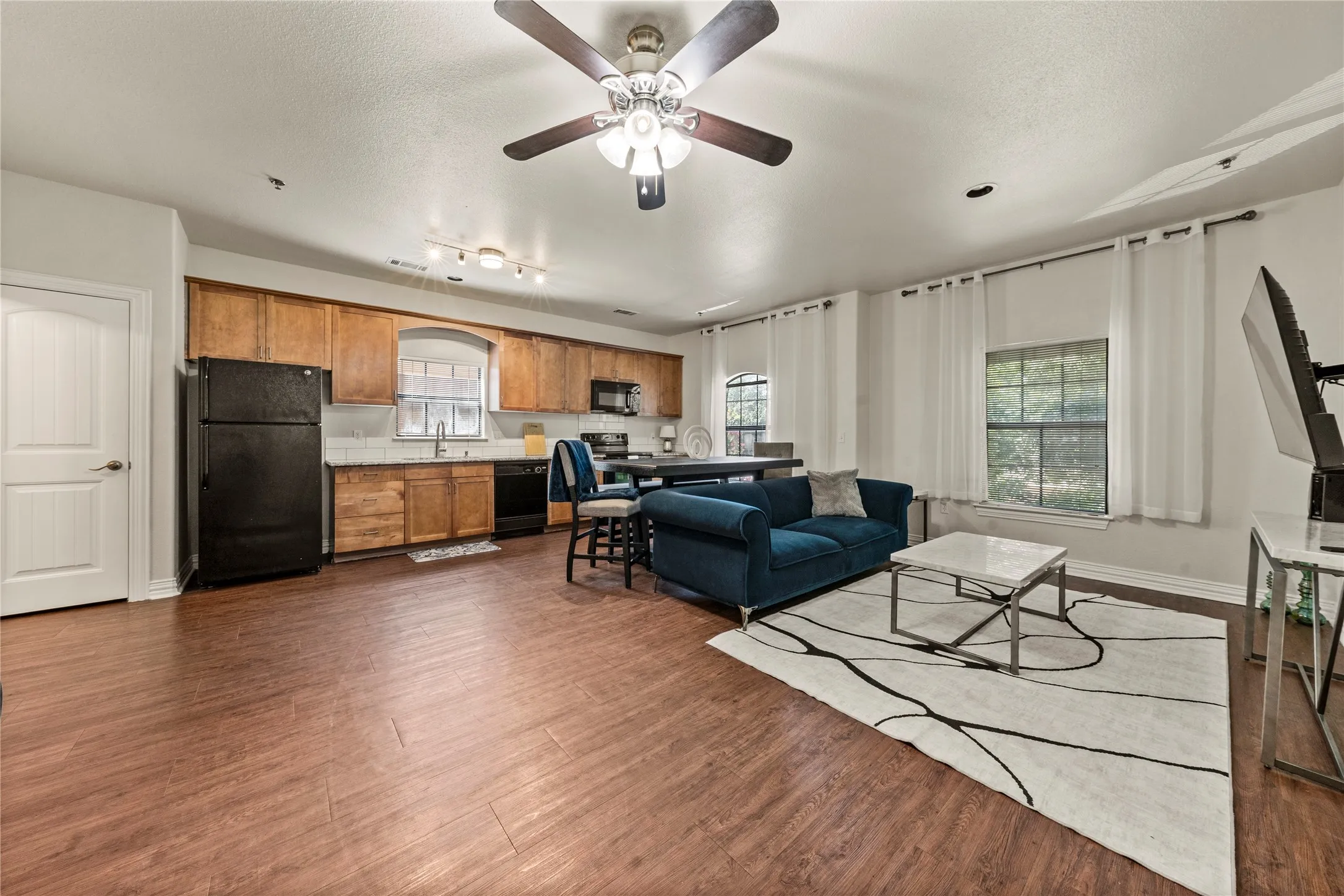 Condominium For Sale in Mc Lennan County , 2410 S 2nd Street 630, Waco, Texas 76706, 2 Bedroom, 3 Bathroom, 1 Garage spaces, 1,170 Sqft, built in 2006, mls#21196256, Real Estate Agent in Waco, Homes For Sale in Mc Lennan county, Homes For Sale in Waco, Realtor in Waco Texas, Real Estate Brokerage Independent Realty Texas, Luminita Cordes Realtor