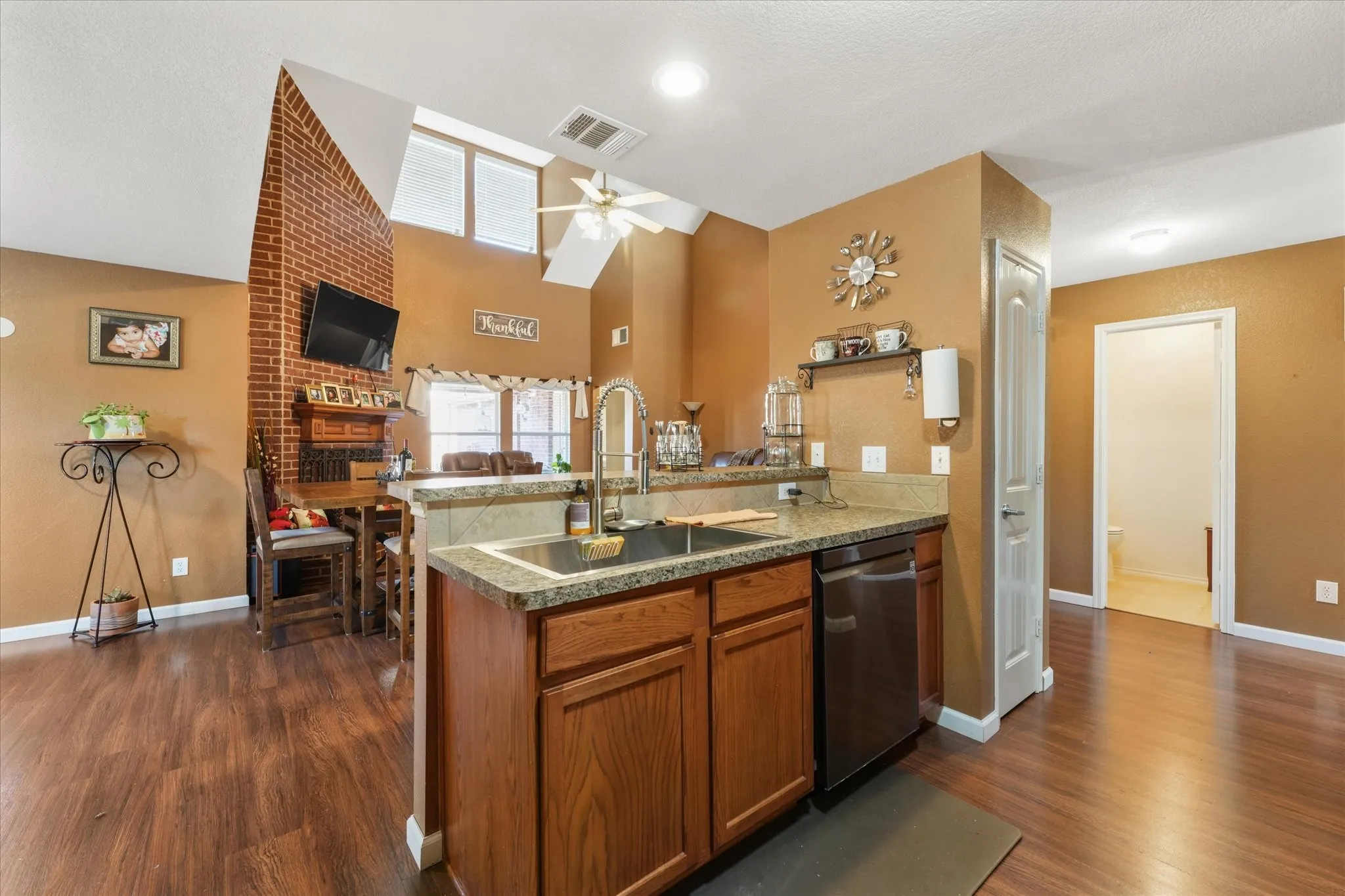 Single Family Residence For Sale in Kaufman County , 4008 Liberty Trail, Heartland, Texas 75126, 3 Bedroom, 3 Bathroom, 2 Garage spaces, 2,395 Sqft, built in 2006, mls#21197854, Real Estate Agent in Heartland, Homes For Sale in Kaufman county, Homes For Sale in Heartland, Realtor in Heartland Texas, Real Estate Brokerage Independent Realty Texas, Luminita Cordes Realtor