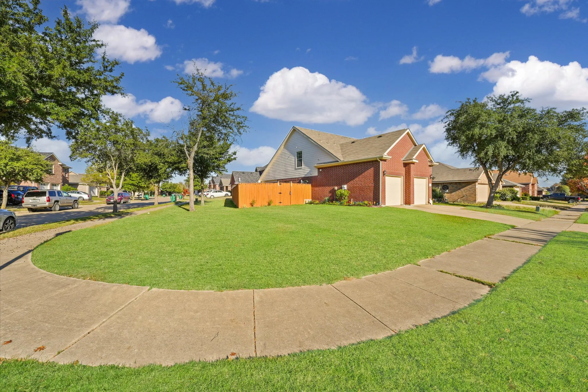 Single Family Residence For Sale in Kaufman County , 4008 Liberty Trail, Heartland, Texas 75126, 3 Bedroom, 3 Bathroom, 2 Garage spaces, 2,395 Sqft, built in 2006, mls#21197854, Real Estate Agent in Heartland, Homes For Sale in Kaufman county, Homes For Sale in Heartland, Realtor in Heartland Texas, Real Estate Brokerage Independent Realty Texas, Luminita Cordes Realtor