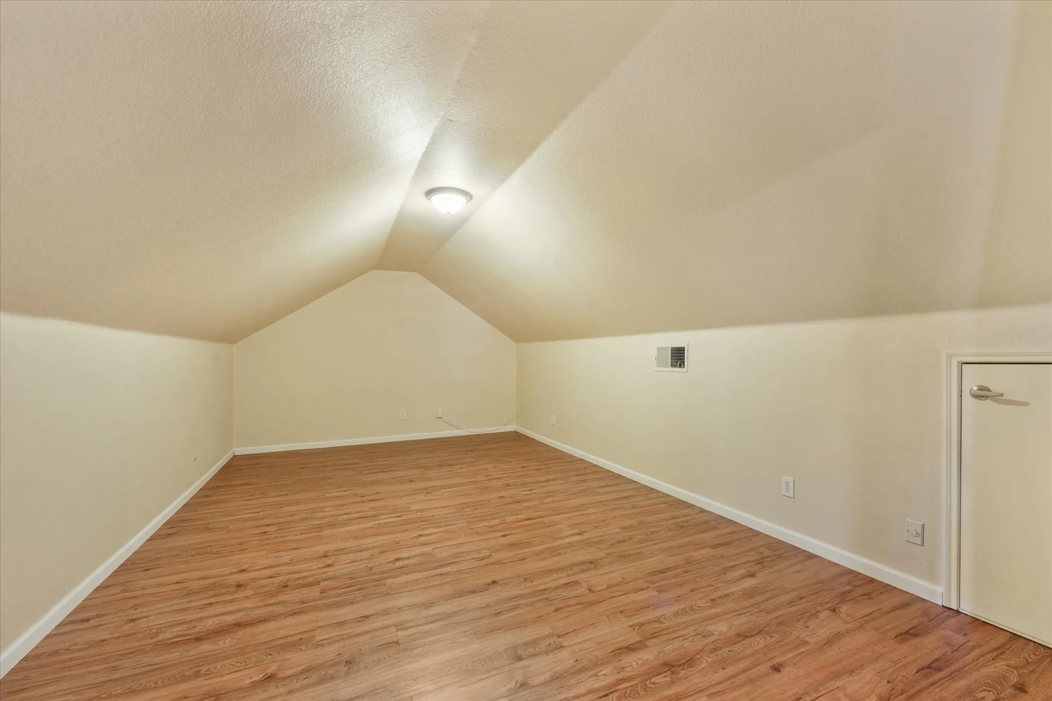 Single Family Residence For Sale in Kaufman County , 4008 Liberty Trail, Heartland, Texas 75126, 3 Bedroom, 3 Bathroom, 2 Garage spaces, 2,395 Sqft, built in 2006, mls#21197854, Real Estate Agent in Heartland, Homes For Sale in Kaufman county, Homes For Sale in Heartland, Realtor in Heartland Texas, Real Estate Brokerage Independent Realty Texas, Luminita Cordes Realtor