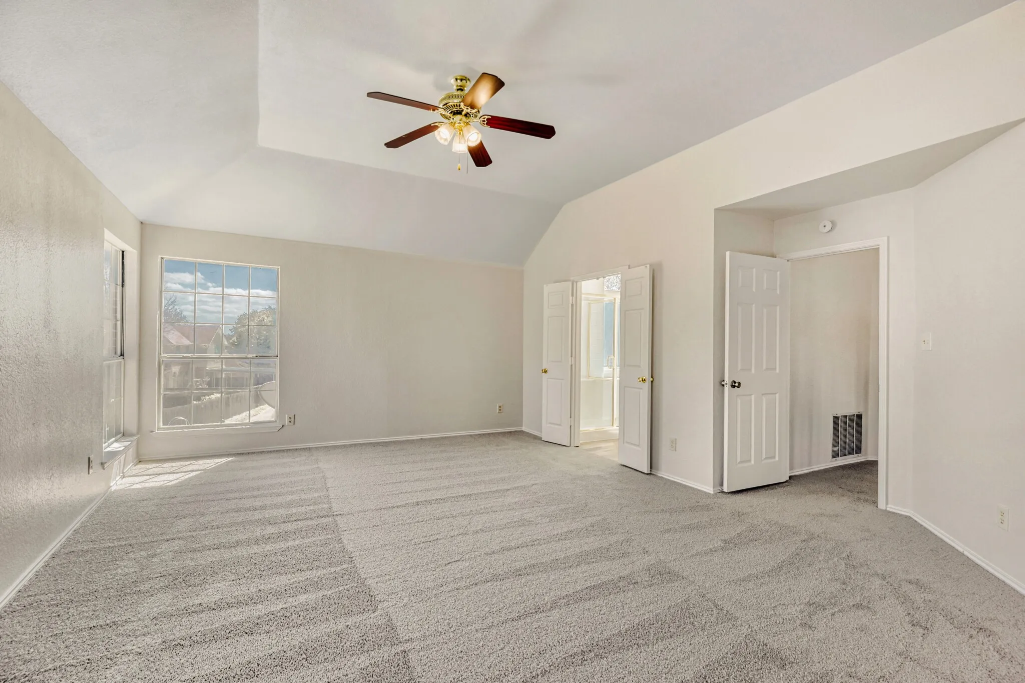 Single Family Residence For Sale in Denton County , 1514 Mission Ridge Trail, Carrollton, Texas 75007, 4 Bedroom, 3 Bathroom, 2 Garage spaces, 2,719 Sqft, built in 1989, mls#21192126, Real Estate Agent in Carrollton, Homes For Sale in Denton county, Homes For Sale in Carrollton, Realtor in Carrollton Texas, Real Estate Brokerage Independent Realty Texas, Luminita Cordes Realtor