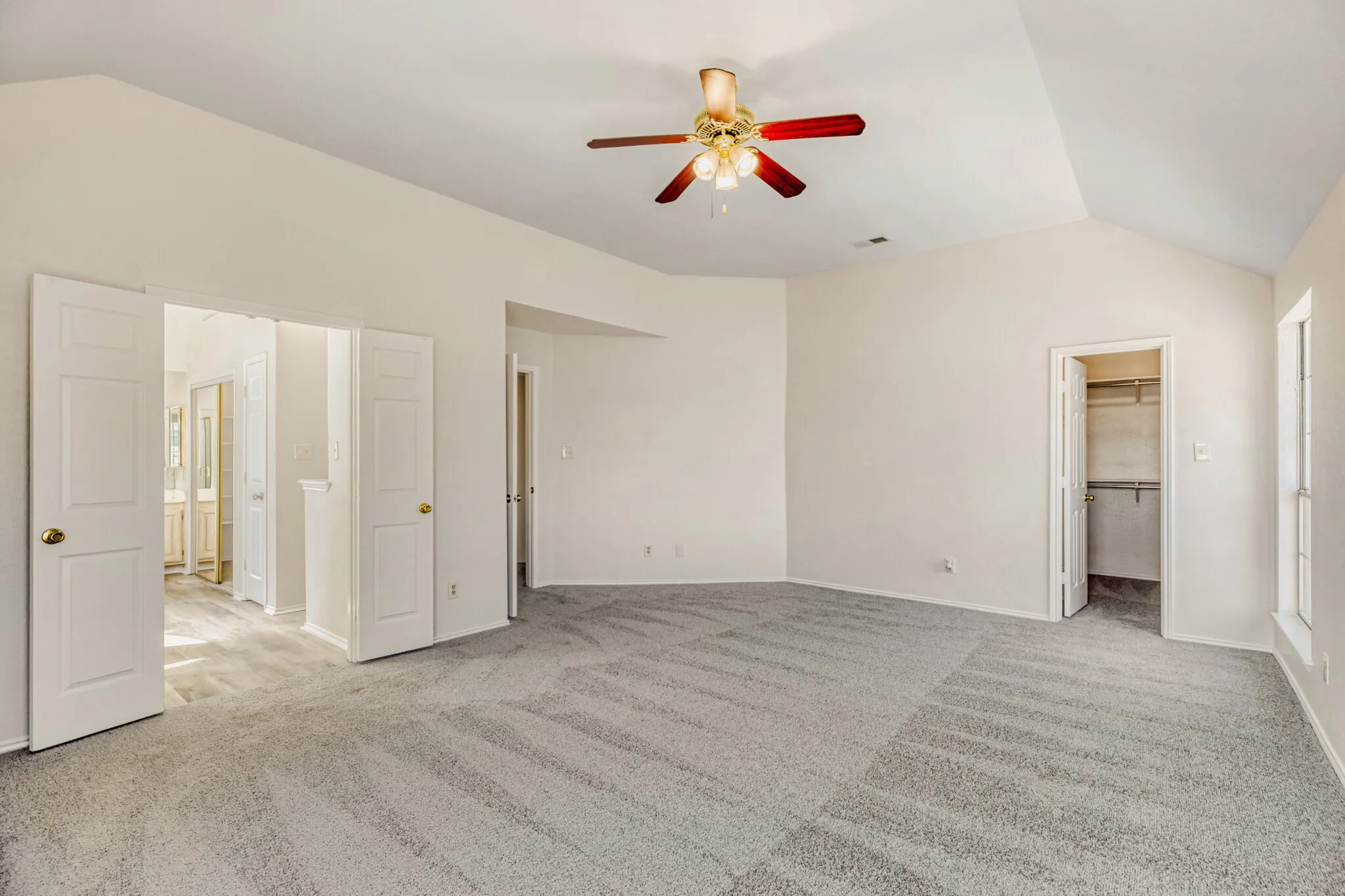 Single Family Residence For Sale in Denton County , 1514 Mission Ridge Trail, Carrollton, Texas 75007, 4 Bedroom, 3 Bathroom, 2 Garage spaces, 2,719 Sqft, built in 1989, mls#21192126, Real Estate Agent in Carrollton, Homes For Sale in Denton county, Homes For Sale in Carrollton, Realtor in Carrollton Texas, Real Estate Brokerage Independent Realty Texas, Luminita Cordes Realtor