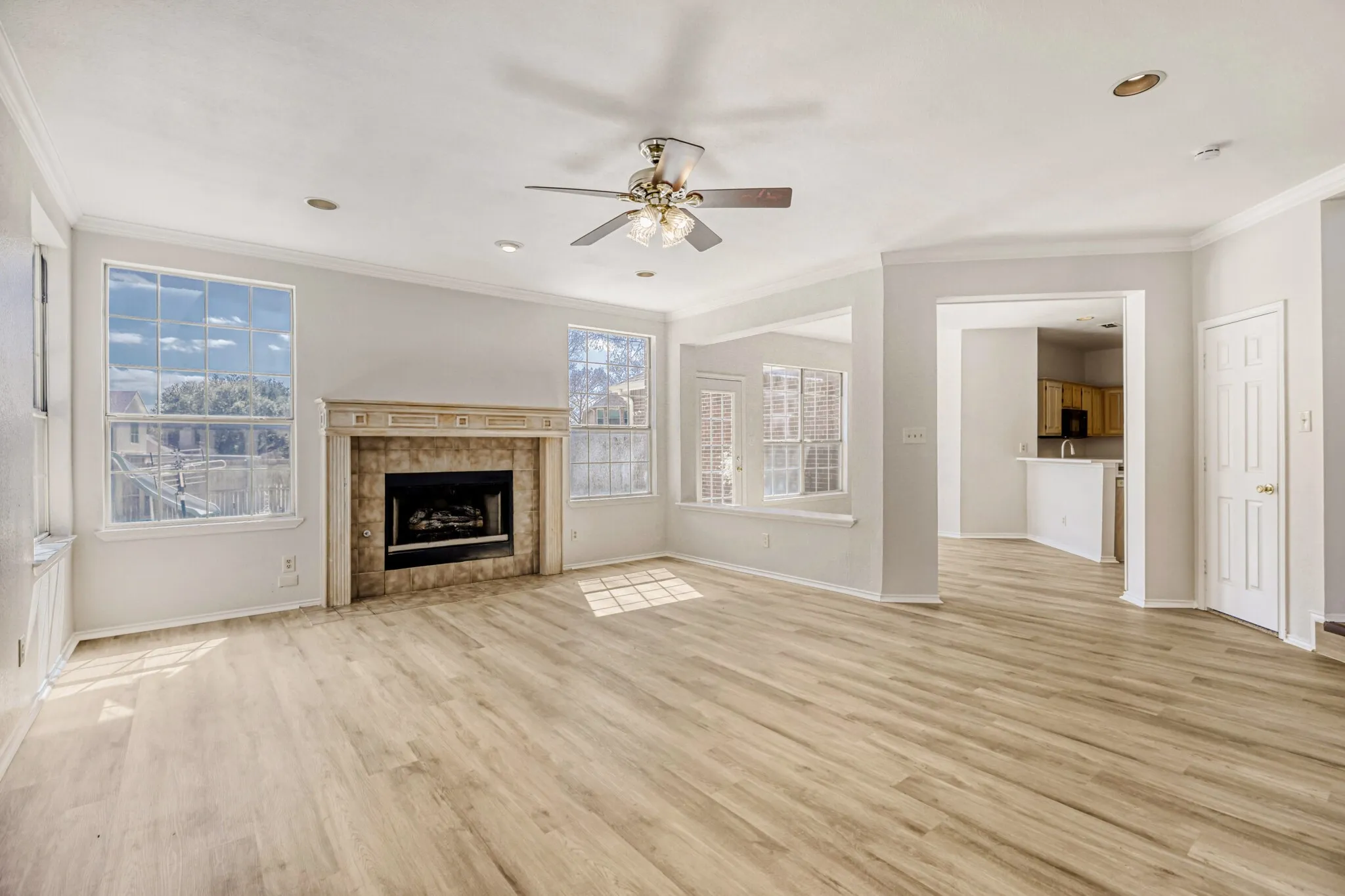 Single Family Residence For Sale in Denton County , 1514 Mission Ridge Trail, Carrollton, Texas 75007, 4 Bedroom, 3 Bathroom, 2 Garage spaces, 2,719 Sqft, built in 1989, mls#21192126, Real Estate Agent in Carrollton, Homes For Sale in Denton county, Homes For Sale in Carrollton, Realtor in Carrollton Texas, Real Estate Brokerage Independent Realty Texas, Luminita Cordes Realtor