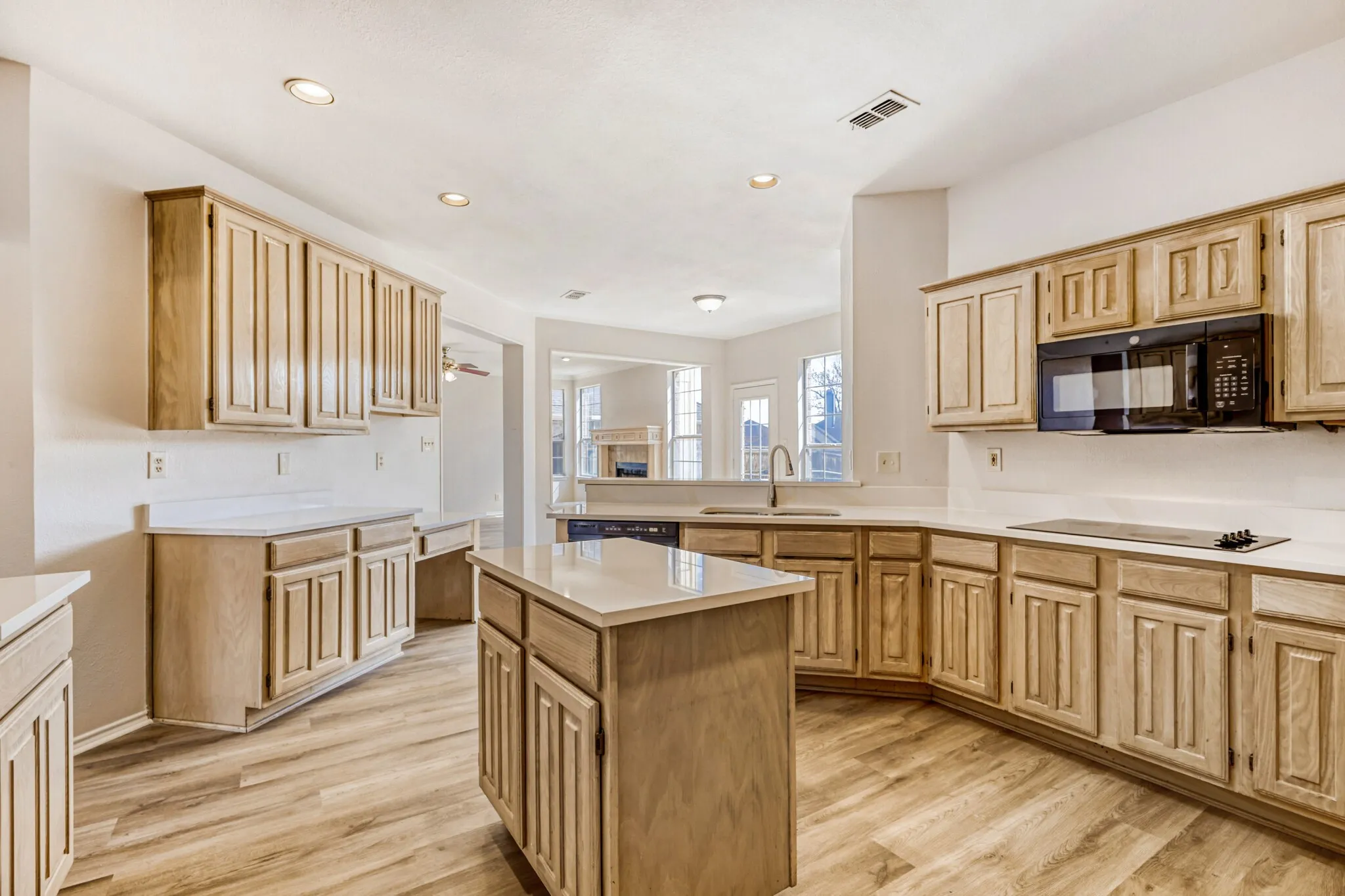 Single Family Residence For Sale in Denton County , 1514 Mission Ridge Trail, Carrollton, Texas 75007, 4 Bedroom, 3 Bathroom, 2 Garage spaces, 2,719 Sqft, built in 1989, mls#21192126, Real Estate Agent in Carrollton, Homes For Sale in Denton county, Homes For Sale in Carrollton, Realtor in Carrollton Texas, Real Estate Brokerage Independent Realty Texas, Luminita Cordes Realtor