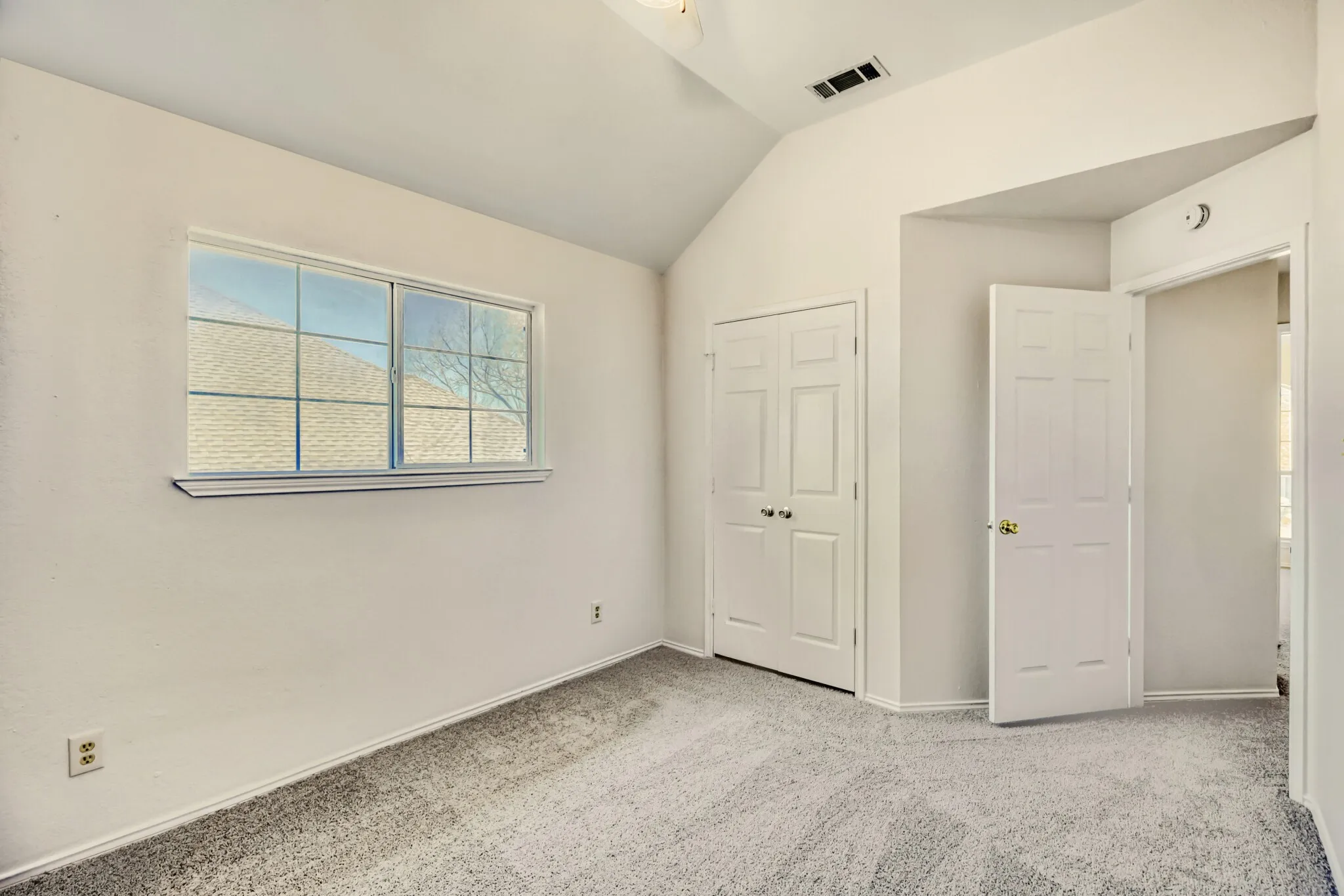 Single Family Residence For Sale in Denton County , 1514 Mission Ridge Trail, Carrollton, Texas 75007, 4 Bedroom, 3 Bathroom, 2 Garage spaces, 2,719 Sqft, built in 1989, mls#21192126, Real Estate Agent in Carrollton, Homes For Sale in Denton county, Homes For Sale in Carrollton, Realtor in Carrollton Texas, Real Estate Brokerage Independent Realty Texas, Luminita Cordes Realtor