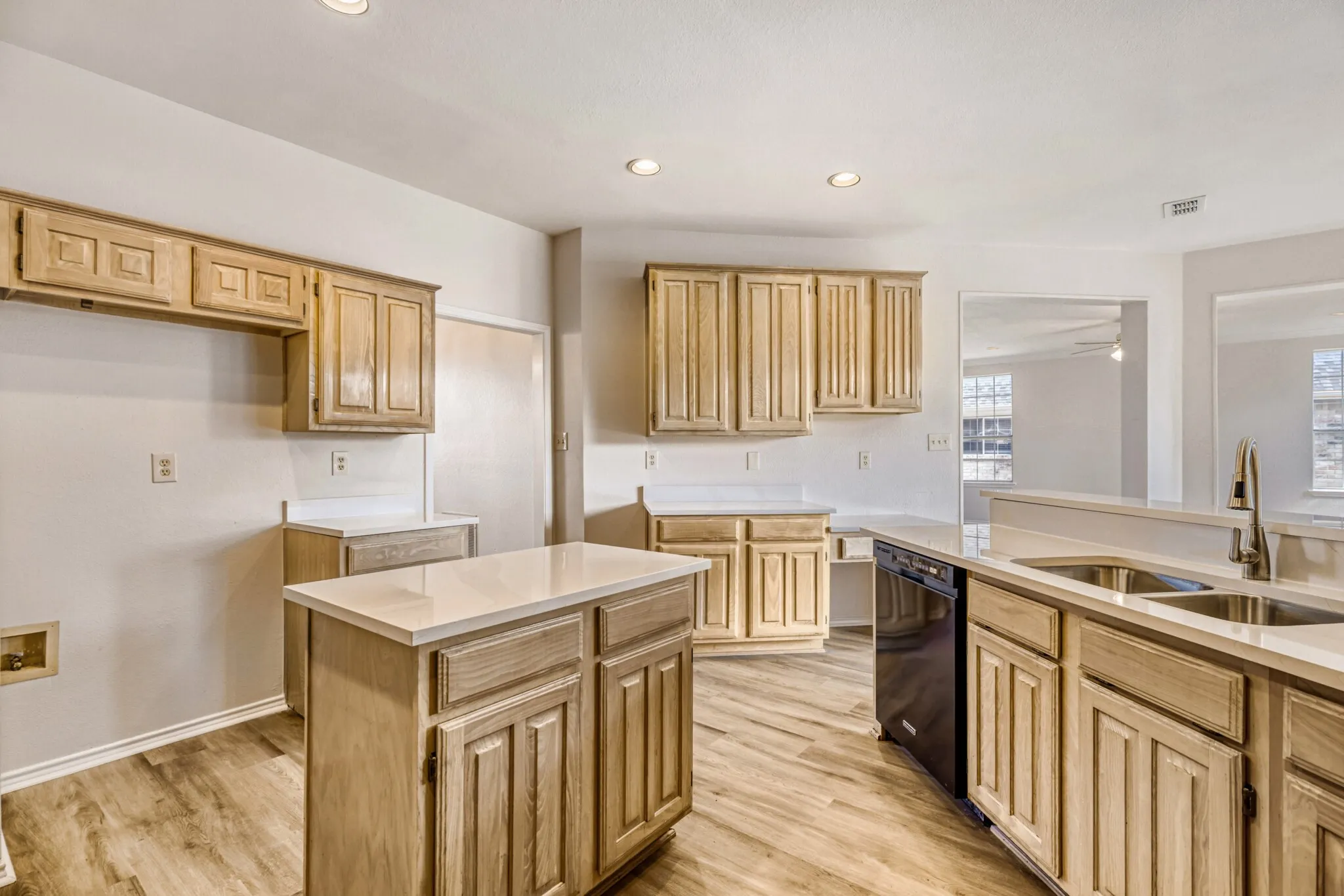Single Family Residence For Sale in Denton County , 1514 Mission Ridge Trail, Carrollton, Texas 75007, 4 Bedroom, 3 Bathroom, 2 Garage spaces, 2,719 Sqft, built in 1989, mls#21192126, Real Estate Agent in Carrollton, Homes For Sale in Denton county, Homes For Sale in Carrollton, Realtor in Carrollton Texas, Real Estate Brokerage Independent Realty Texas, Luminita Cordes Realtor