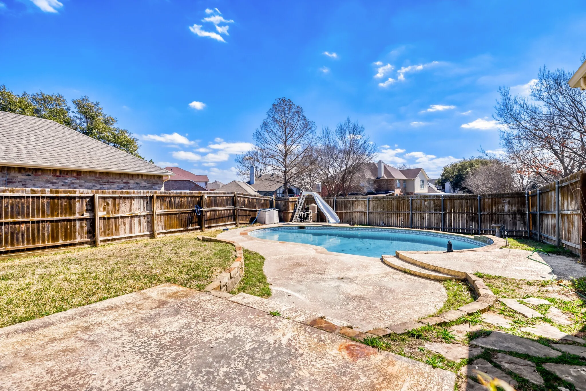 Single Family Residence For Sale in Denton County , 1514 Mission Ridge Trail, Carrollton, Texas 75007, 4 Bedroom, 3 Bathroom, 2 Garage spaces, 2,719 Sqft, built in 1989, mls#21192126, Real Estate Agent in Carrollton, Homes For Sale in Denton county, Homes For Sale in Carrollton, Realtor in Carrollton Texas, Real Estate Brokerage Independent Realty Texas, Luminita Cordes Realtor
