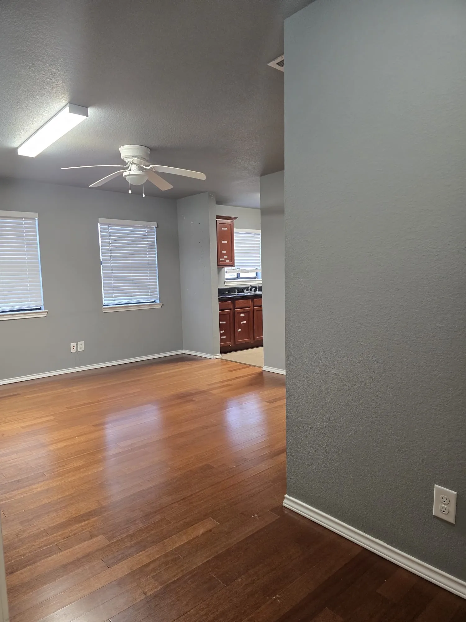 Apartment For Rent in Tarrant County , 654 Saint Louis Avenue 204, Fort Worth, Texas 76104, 1 Bedroom, 1 Bathroom, Garage spaces, 800 Sqft, built in 2009, Preowned, Price $1,300, mls#21197830, Real Estate Agent in Fort Worth, Homes For Rent in Tarrant county, Homes For Rent in Fort Worth, Realtor in Fort Worth Texas, Real Estate Brokerage Independent Realty Texas, Luminita Cordes Realtor