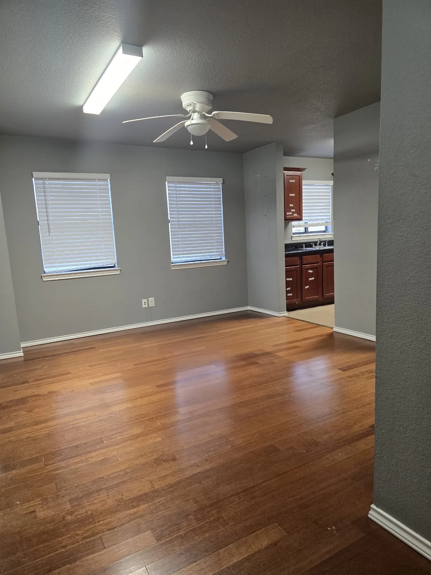 Apartment For Rent in Tarrant County , 654 Saint Louis Avenue 204, Fort Worth, Texas 76104, 1 Bedroom, 1 Bathroom, Garage spaces, 800 Sqft, built in 2009, Preowned, Price $1,300, mls#21197830, Real Estate Agent in Fort Worth, Homes For Rent in Tarrant county, Homes For Rent in Fort Worth, Realtor in Fort Worth Texas, Real Estate Brokerage Independent Realty Texas, Luminita Cordes Realtor