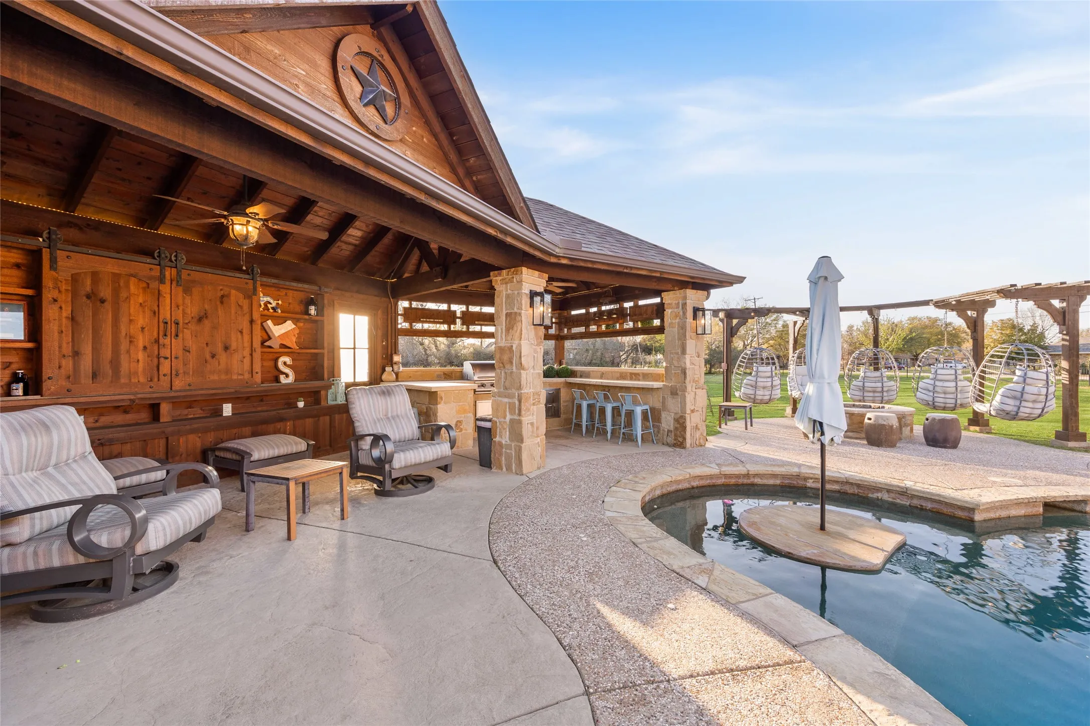 Single Family Residence For Sale in Rockwall County , 228 Crystal Court, Heath, Texas 75032, 4 Bedrooms, 3 Bathrooms, 3 Garage spaces, 3,947 Sqft, built in 2005, Preowned, Price $1,040,000, mls#21180269, Real Estate Agent in Heath, Homes For Sale in Rockwall county, Homes For Sale in Heath, Realtor in Heath Texas, Real Estate Brokerage Independent Realty Texas, Luminita Cordes Realtor