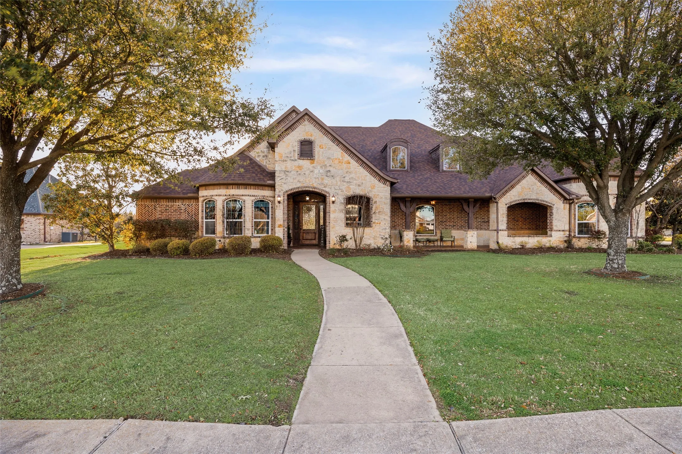 Single Family Residence For Sale in Rockwall County , 228 Crystal Court, Heath, Texas 75032, 4 Bedrooms, 3 Bathrooms, 3 Garage spaces, 3,947 Sqft, built in 2005, Preowned, Price $1,040,000, mls#21180269, Real Estate Agent in Heath, Homes For Sale in Rockwall county, Homes For Sale in Heath, Realtor in Heath Texas, Real Estate Brokerage Independent Realty Texas, Luminita Cordes Realtor