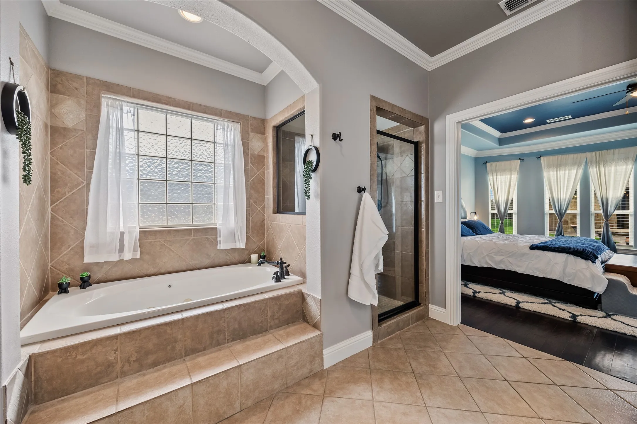 Single Family Residence For Sale in Rockwall County , 228 Crystal Court, Heath, Texas 75032, 4 Bedrooms, 3 Bathrooms, 3 Garage spaces, 3,947 Sqft, built in 2005, Preowned, Price $1,040,000, mls#21180269, Real Estate Agent in Heath, Homes For Sale in Rockwall county, Homes For Sale in Heath, Realtor in Heath Texas, Real Estate Brokerage Independent Realty Texas, Luminita Cordes Realtor