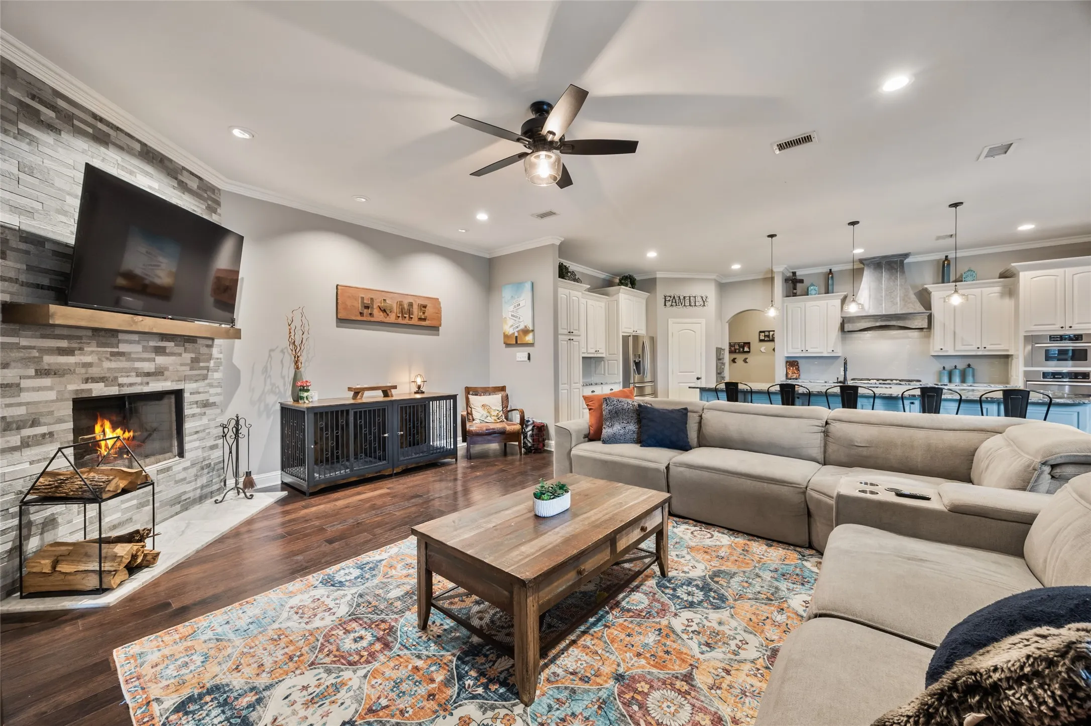 Single Family Residence For Sale in Rockwall County , 228 Crystal Court, Heath, Texas 75032, 4 Bedrooms, 3 Bathrooms, 3 Garage spaces, 3,947 Sqft, built in 2005, Preowned, Price $1,040,000, mls#21180269, Real Estate Agent in Heath, Homes For Sale in Rockwall county, Homes For Sale in Heath, Realtor in Heath Texas, Real Estate Brokerage Independent Realty Texas, Luminita Cordes Realtor