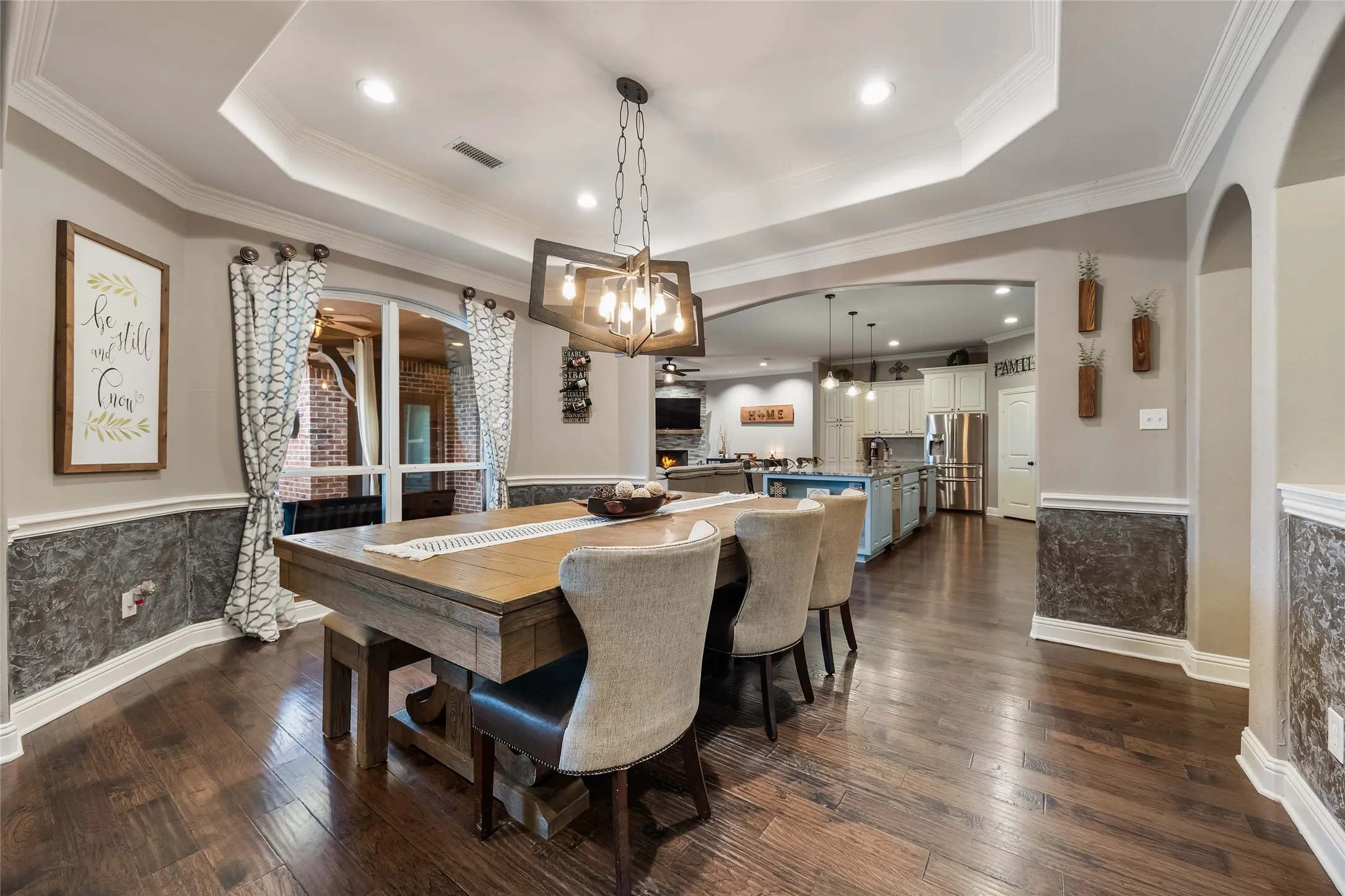 Single Family Residence For Sale in Rockwall County , 228 Crystal Court, Heath, Texas 75032, 4 Bedrooms, 3 Bathrooms, 3 Garage spaces, 3,947 Sqft, built in 2005, Preowned, Price $1,040,000, mls#21180269, Real Estate Agent in Heath, Homes For Sale in Rockwall county, Homes For Sale in Heath, Realtor in Heath Texas, Real Estate Brokerage Independent Realty Texas, Luminita Cordes Realtor