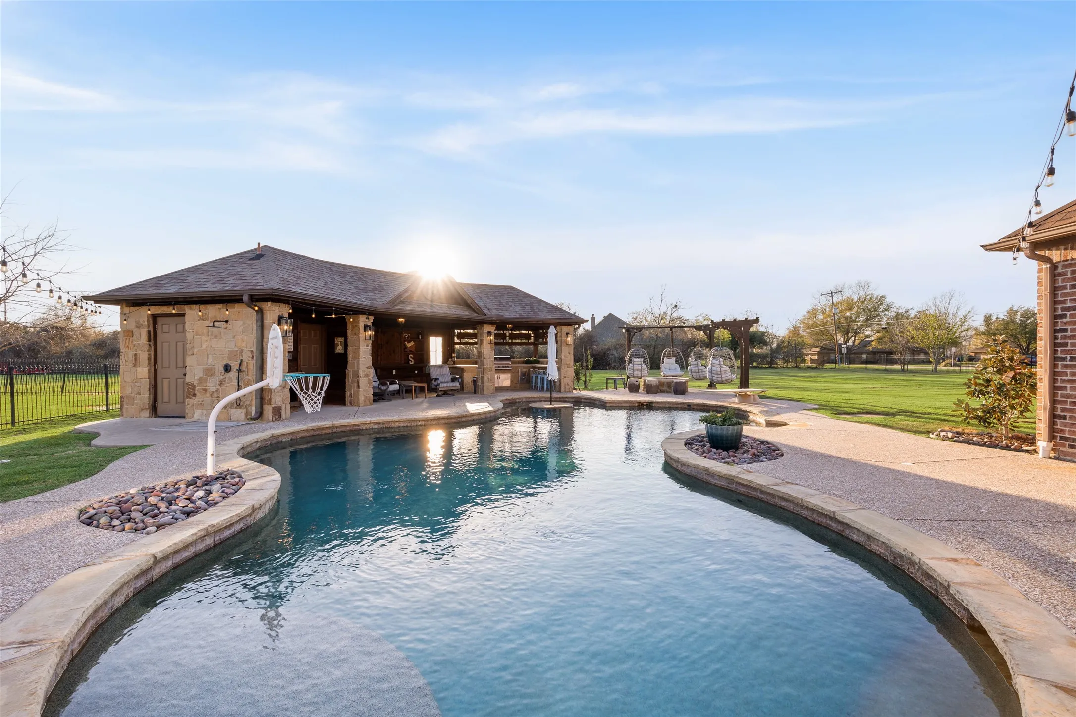 Single Family Residence For Sale in Rockwall County , 228 Crystal Court, Heath, Texas 75032, 4 Bedrooms, 3 Bathrooms, 3 Garage spaces, 3,947 Sqft, built in 2005, Preowned, Price $1,040,000, mls#21180269, Real Estate Agent in Heath, Homes For Sale in Rockwall county, Homes For Sale in Heath, Realtor in Heath Texas, Real Estate Brokerage Independent Realty Texas, Luminita Cordes Realtor