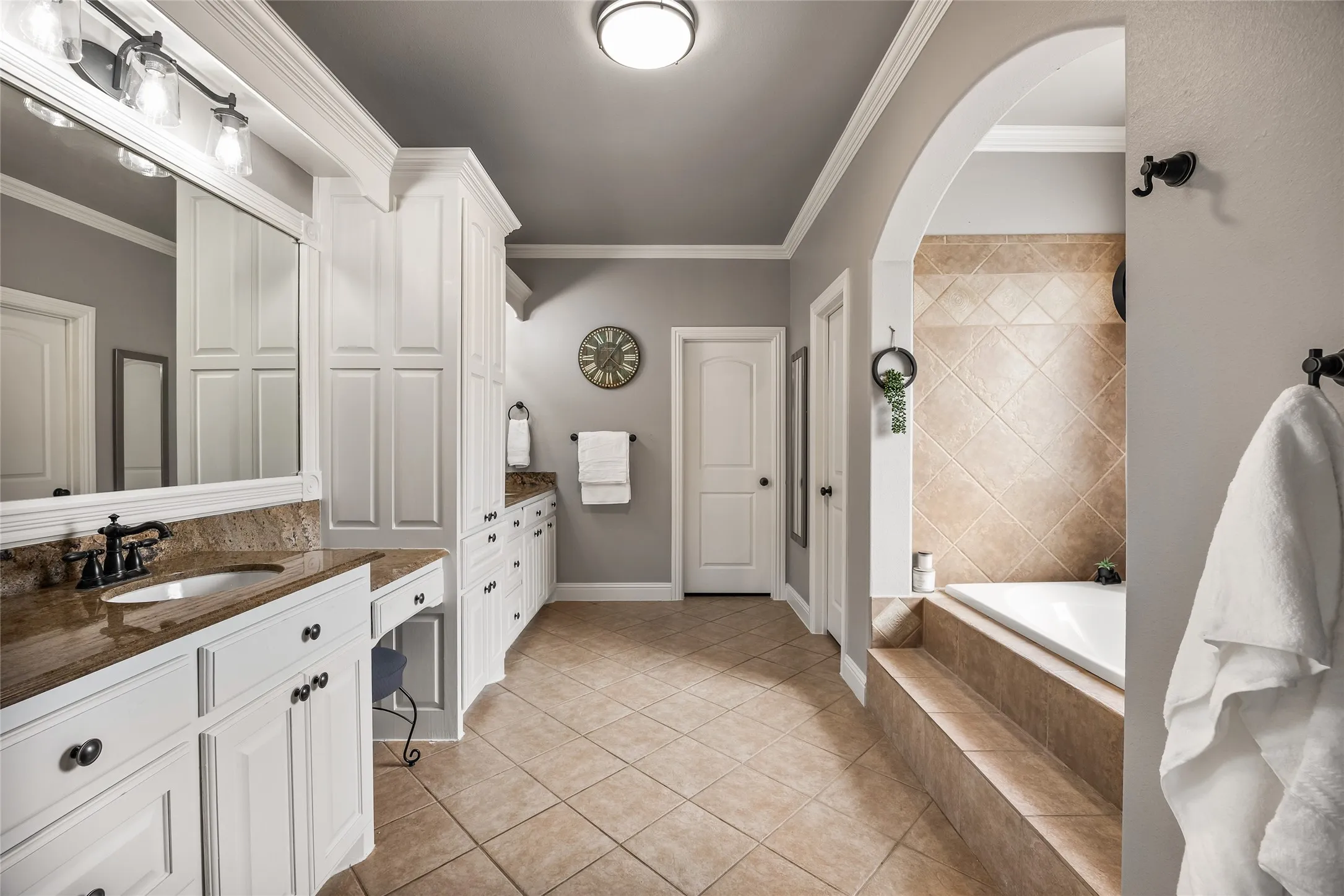 Single Family Residence For Sale in Rockwall County , 228 Crystal Court, Heath, Texas 75032, 4 Bedrooms, 3 Bathrooms, 3 Garage spaces, 3,947 Sqft, built in 2005, Preowned, Price $1,040,000, mls#21180269, Real Estate Agent in Heath, Homes For Sale in Rockwall county, Homes For Sale in Heath, Realtor in Heath Texas, Real Estate Brokerage Independent Realty Texas, Luminita Cordes Realtor