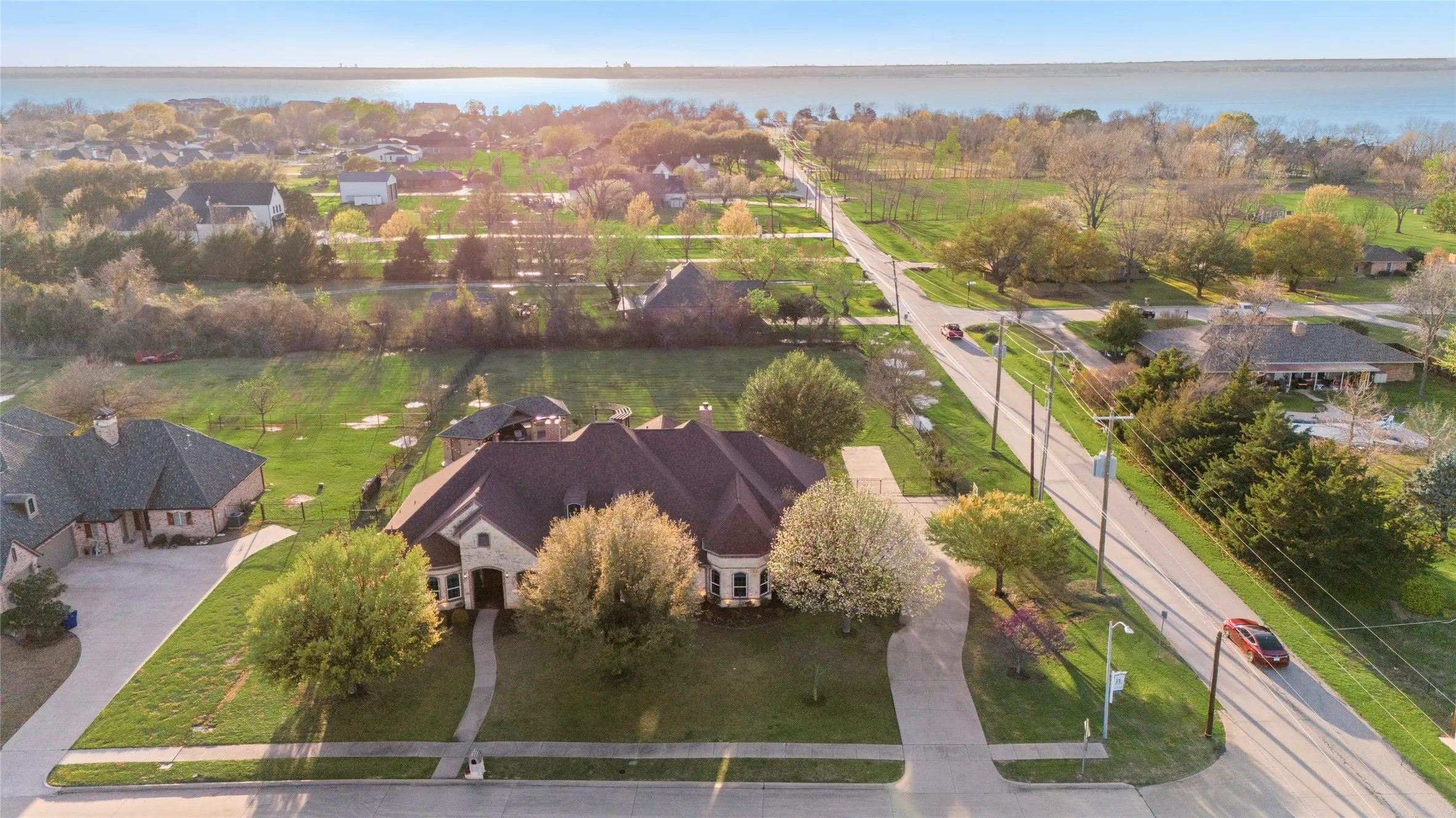 Single Family Residence For Sale in Rockwall County , 228 Crystal Court, Heath, Texas 75032, 4 Bedrooms, 3 Bathrooms, 3 Garage spaces, 3,947 Sqft, built in 2005, Preowned, Price $1,040,000, mls#21180269, Real Estate Agent in Heath, Homes For Sale in Rockwall county, Homes For Sale in Heath, Realtor in Heath Texas, Real Estate Brokerage Independent Realty Texas, Luminita Cordes Realtor