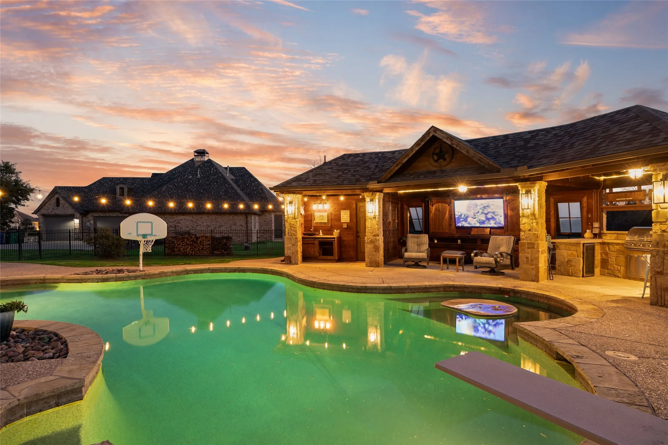 Single Family Residence For Sale in Rockwall County , 228 Crystal Court, Heath, Texas 75032, 4 Bedrooms, 3 Bathrooms, 3 Garage spaces, 3,947 Sqft, built in 2005, Preowned, Price $1,040,000, mls#21180269, Real Estate Agent in Heath, Homes For Sale in Rockwall county, Homes For Sale in Heath, Realtor in Heath Texas, Real Estate Brokerage Independent Realty Texas, Luminita Cordes Realtor
