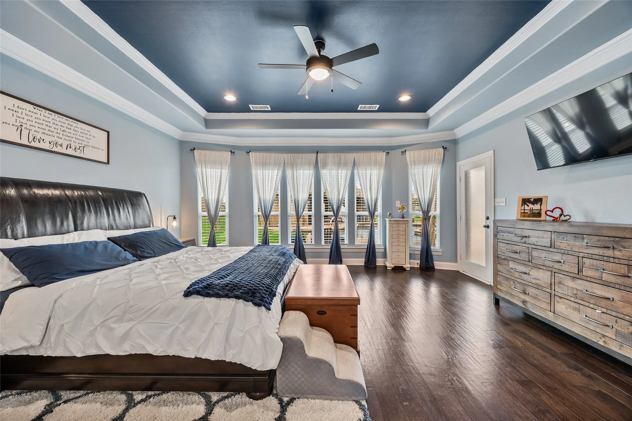Single Family Residence For Sale in Rockwall County , 228 Crystal Court, Heath, Texas 75032, 4 Bedrooms, 3 Bathrooms, 3 Garage spaces, 3,947 Sqft, built in 2005, Preowned, Price $1,040,000, mls#21180269, Real Estate Agent in Heath, Homes For Sale in Rockwall county, Homes For Sale in Heath, Realtor in Heath Texas, Real Estate Brokerage Independent Realty Texas, Luminita Cordes Realtor