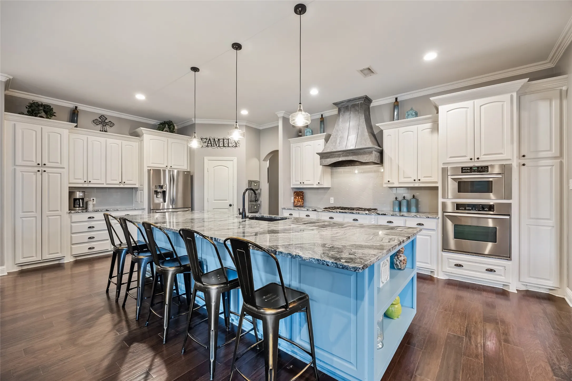 Single Family Residence For Sale in Rockwall County , 228 Crystal Court, Heath, Texas 75032, 4 Bedrooms, 3 Bathrooms, 3 Garage spaces, 3,947 Sqft, built in 2005, Preowned, Price $1,040,000, mls#21180269, Real Estate Agent in Heath, Homes For Sale in Rockwall county, Homes For Sale in Heath, Realtor in Heath Texas, Real Estate Brokerage Independent Realty Texas, Luminita Cordes Realtor