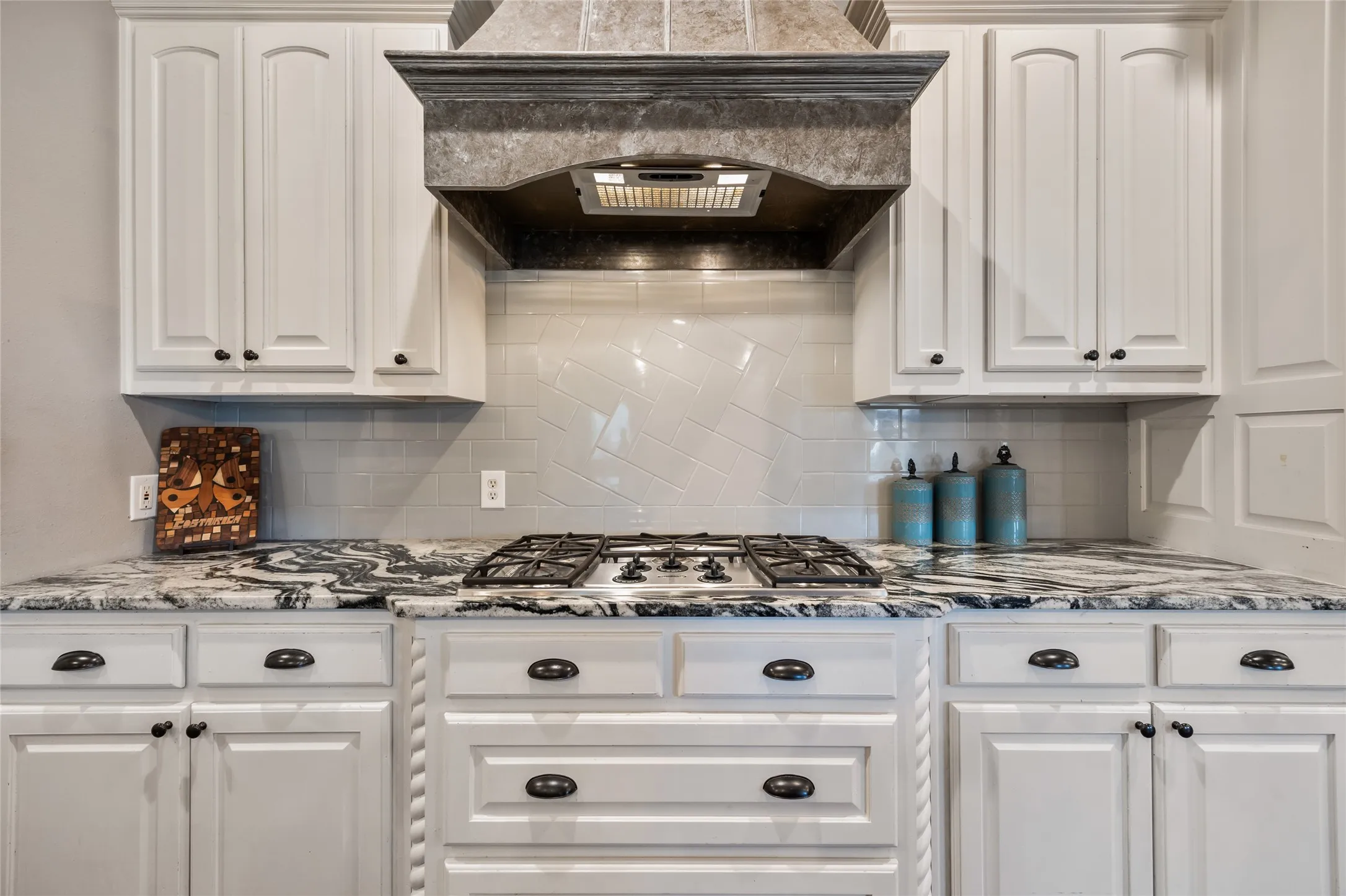 Single Family Residence For Sale in Rockwall County , 228 Crystal Court, Heath, Texas 75032, 4 Bedrooms, 3 Bathrooms, 3 Garage spaces, 3,947 Sqft, built in 2005, Preowned, Price $1,040,000, mls#21180269, Real Estate Agent in Heath, Homes For Sale in Rockwall county, Homes For Sale in Heath, Realtor in Heath Texas, Real Estate Brokerage Independent Realty Texas, Luminita Cordes Realtor