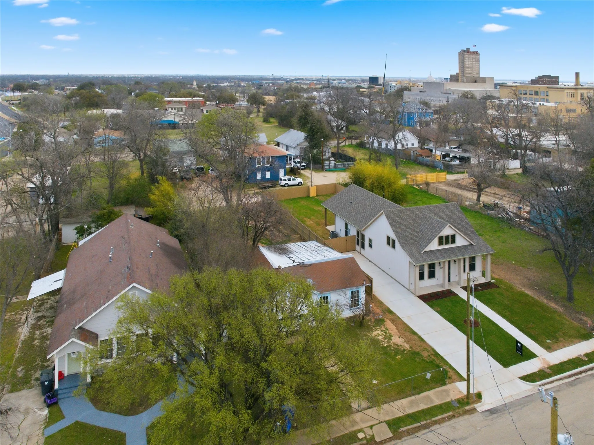 Single Family Residence For Sale in Mc Lennan County , 603 N 10th Street, Waco, Texas 76701, 2 Bedroom, 2 Bathroom, Garage spaces, 1,072 Sqft, built in 1935, mls#21197775, Real Estate Agent in Waco, Homes For Sale in Mc Lennan county, Homes For Sale in Waco, Realtor in Waco Texas, Real Estate Brokerage Independent Realty Texas, Luminita Cordes Realtor