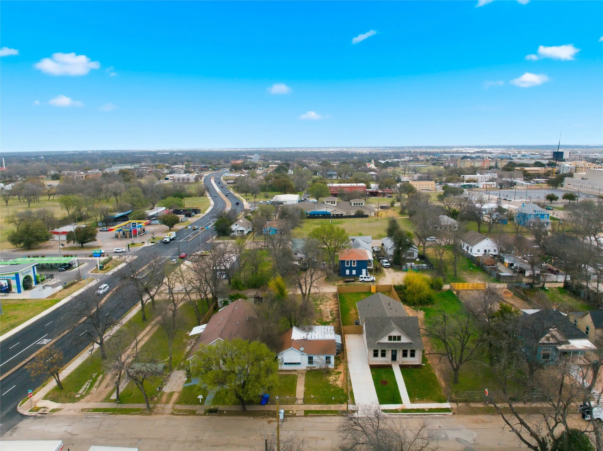 Single Family Residence For Sale in Mc Lennan County , 603 N 10th Street, Waco, Texas 76701, 2 Bedroom, 2 Bathroom, Garage spaces, 1,072 Sqft, built in 1935, mls#21197775, Real Estate Agent in Waco, Homes For Sale in Mc Lennan county, Homes For Sale in Waco, Realtor in Waco Texas, Real Estate Brokerage Independent Realty Texas, Luminita Cordes Realtor