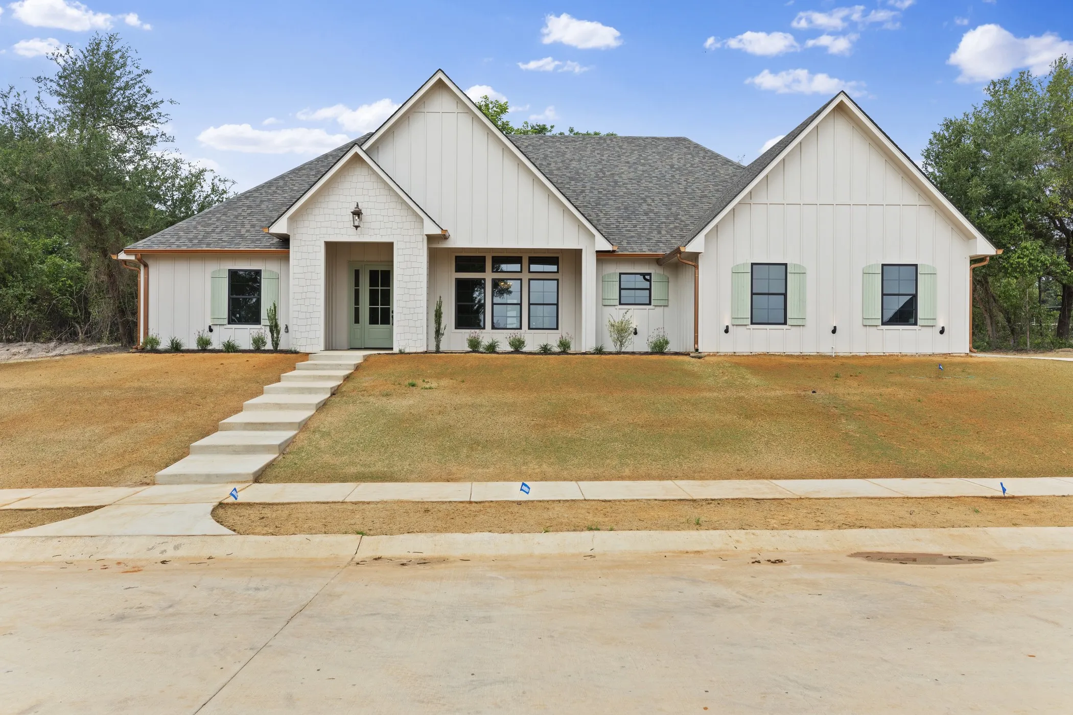 Single Family Residence For Sale in Smith County , 17300 Woodcrest Circle, Lindale, Texas 75771, 4 Bedroom, 4 Bathroom, 2 Garage spaces, 2,535 Sqft, built in 2026, New Construction - Complete, mls#21198028, Real Estate Agent in Lindale, Homes For Sale in Smith county, Homes For Sale in Lindale, Realtor in Lindale Texas, Real Estate Brokerage Independent Realty Texas, Luminita Cordes Realtor