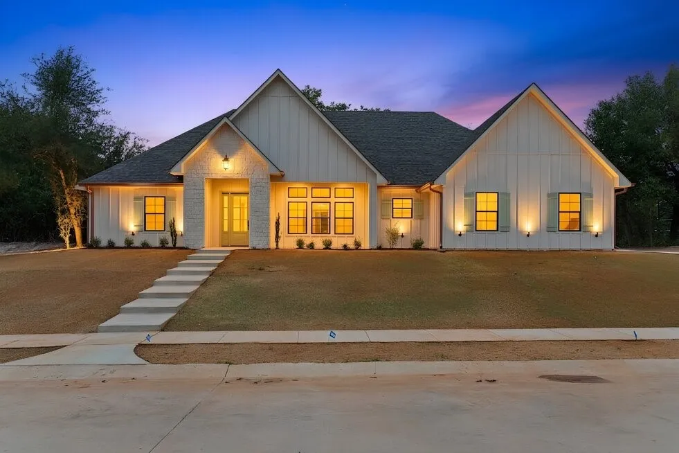 Single Family Residence For Sale in Smith County , 17300 Woodcrest Circle, Lindale, Texas 75771, 4 Bedroom, 4 Bathroom, 2 Garage spaces, 2,535 Sqft, built in 2026, New Construction - Complete, mls#21198028, Real Estate Agent in Lindale, Homes For Sale in Smith county, Homes For Sale in Lindale, Realtor in Lindale Texas, Real Estate Brokerage Independent Realty Texas, Luminita Cordes Realtor