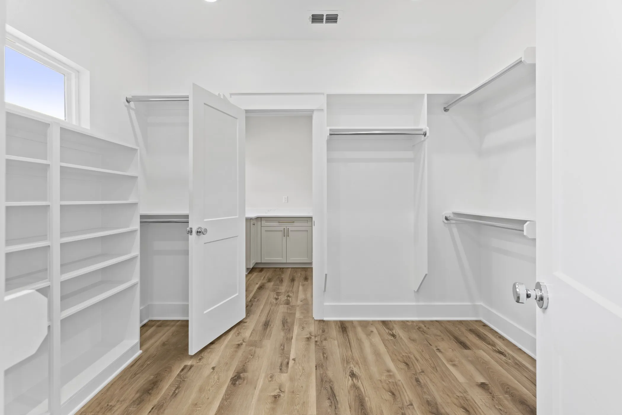 Single Family Residence For Sale in Smith County , 17300 Woodcrest Circle, Lindale, Texas 75771, 4 Bedroom, 4 Bathroom, 2 Garage spaces, 2,535 Sqft, built in 2026, New Construction - Complete, mls#21198028, Real Estate Agent in Lindale, Homes For Sale in Smith county, Homes For Sale in Lindale, Realtor in Lindale Texas, Real Estate Brokerage Independent Realty Texas, Luminita Cordes Realtor